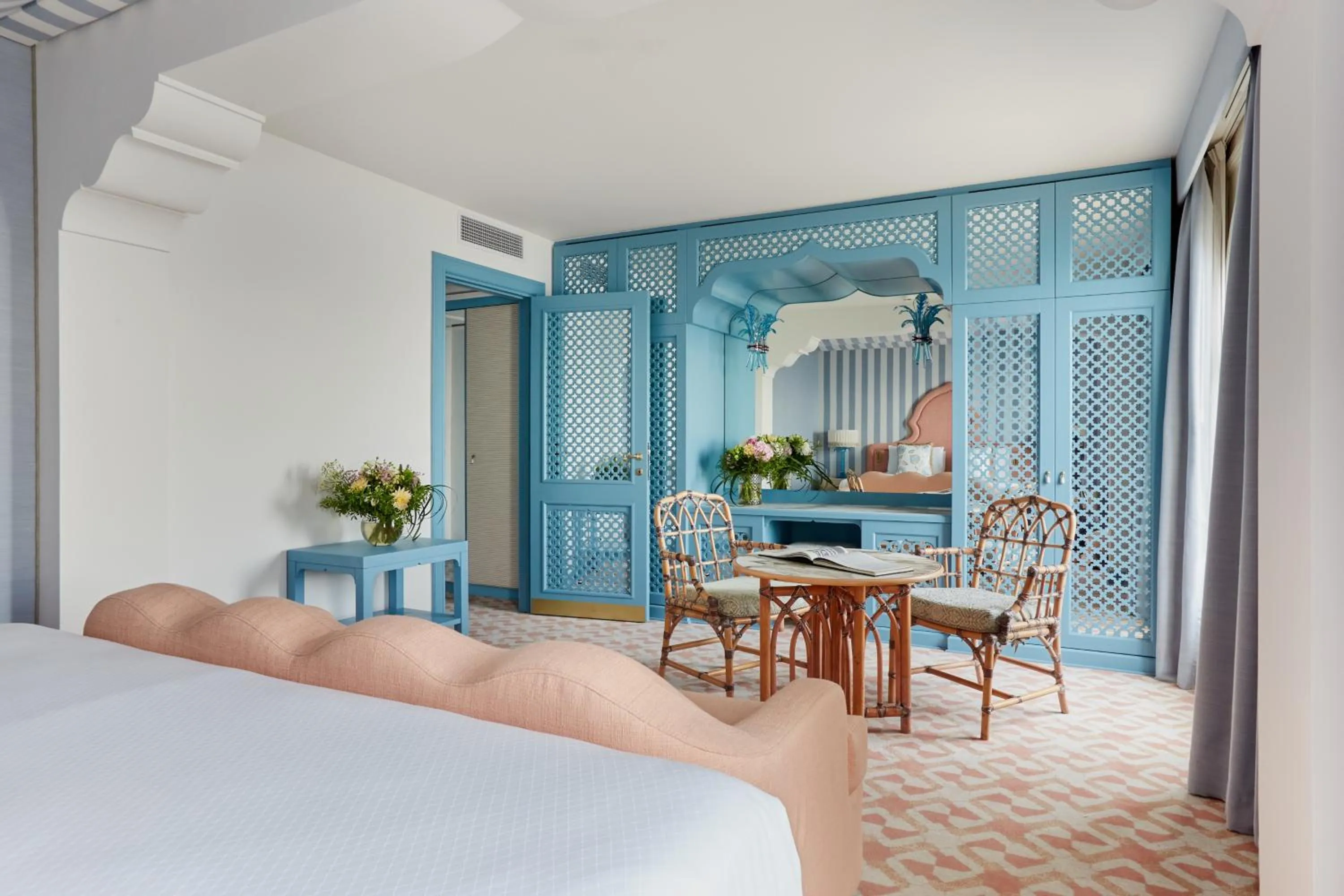 Seating area, Bed in Hotel Excelsior Venice