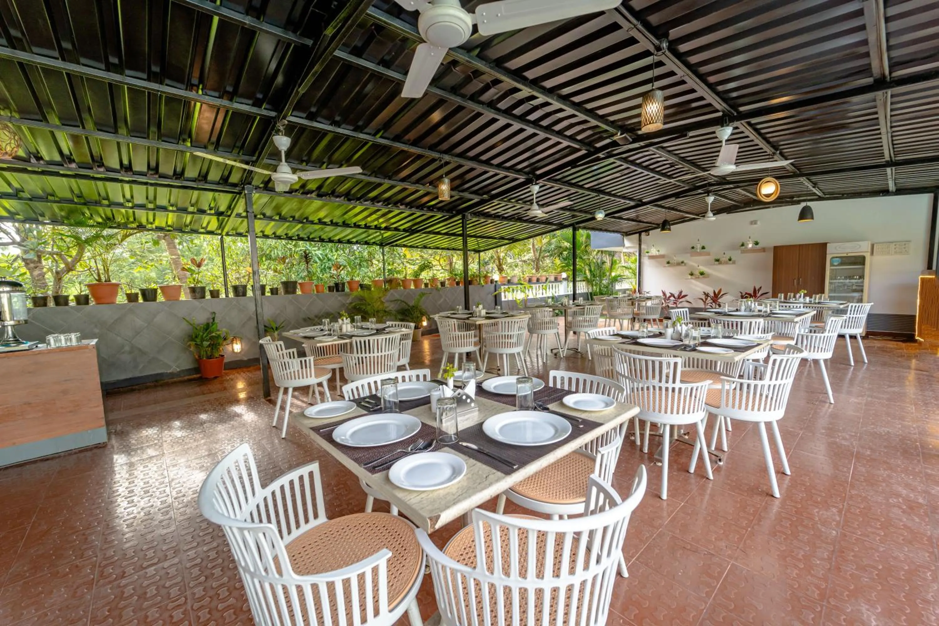 Restaurant/places to eat in Treebo Clarissa Resort with Swimming Pool