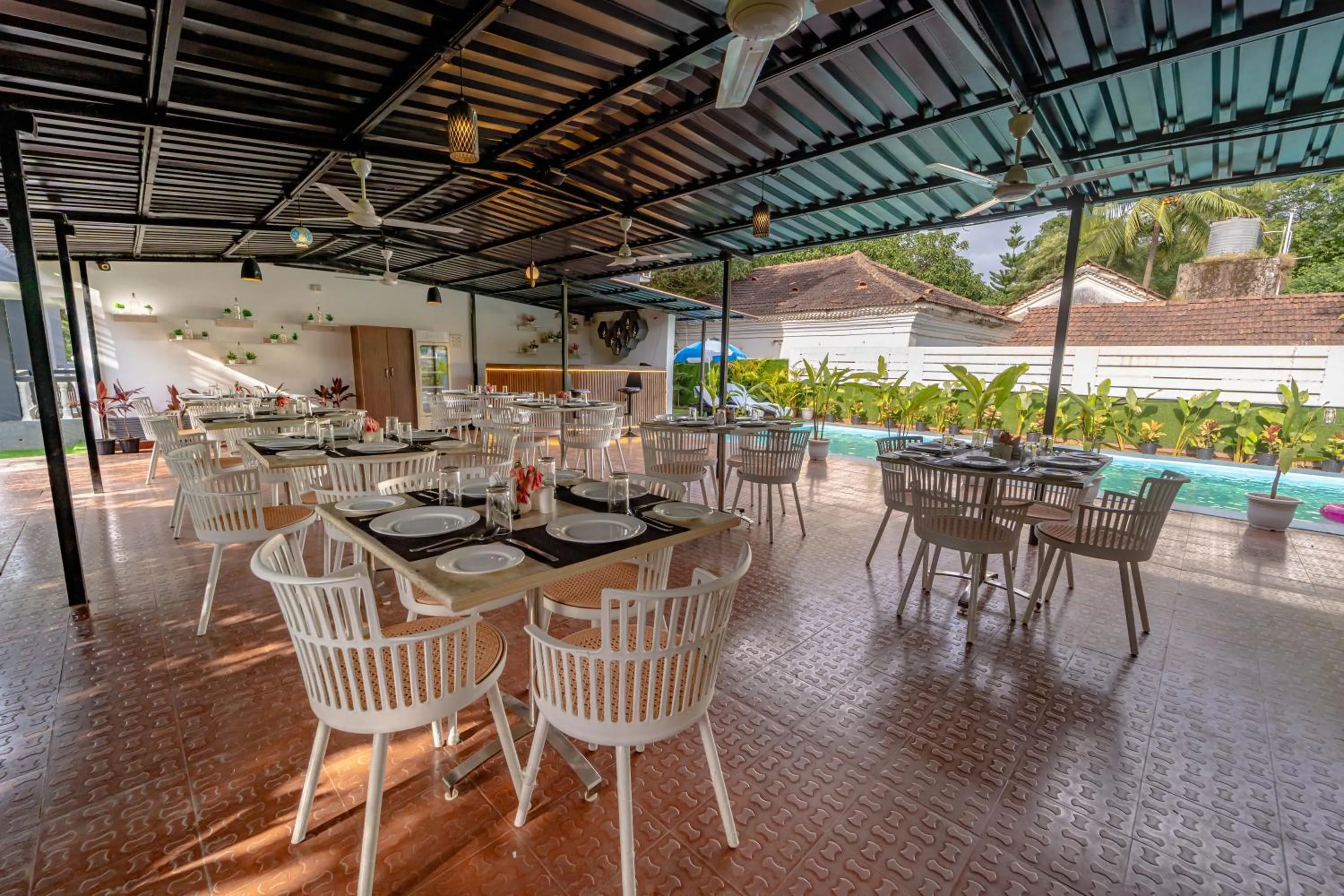 Restaurant/places to eat in Treebo Clarissa Resort with Swimming Pool