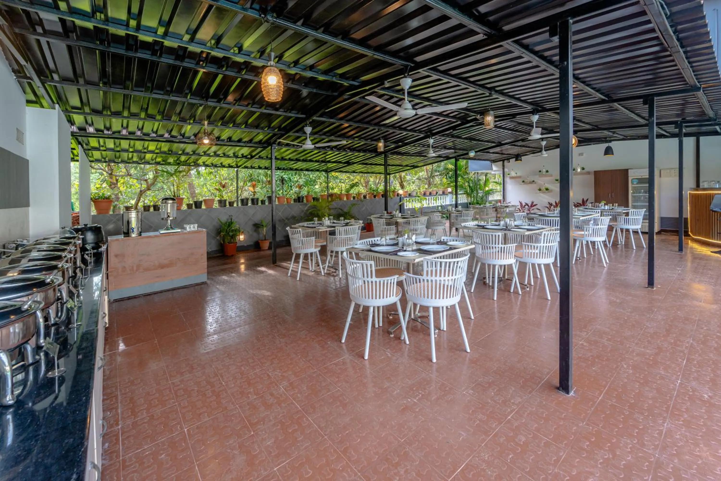 Restaurant/places to eat in Treebo Clarissa Resort with Swimming Pool