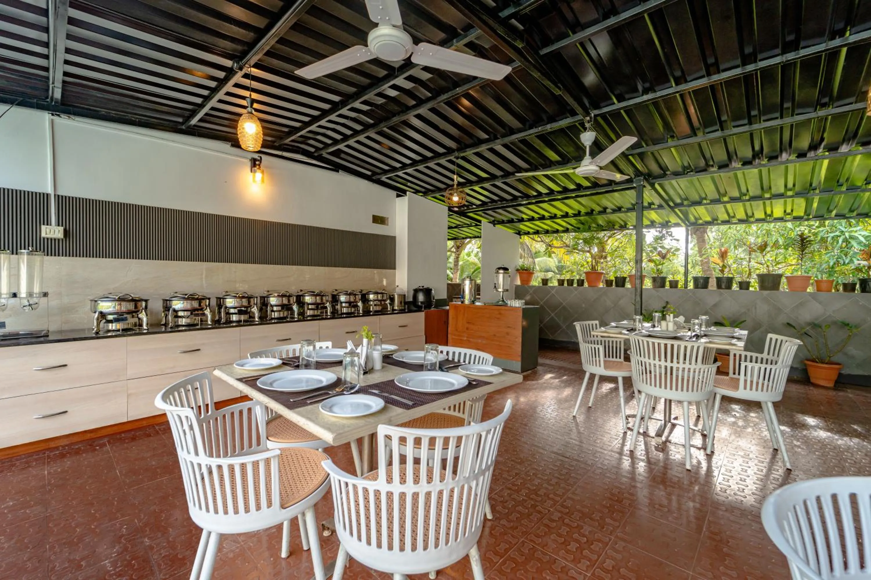 Restaurant/places to eat in Treebo Clarissa Resort with Swimming Pool