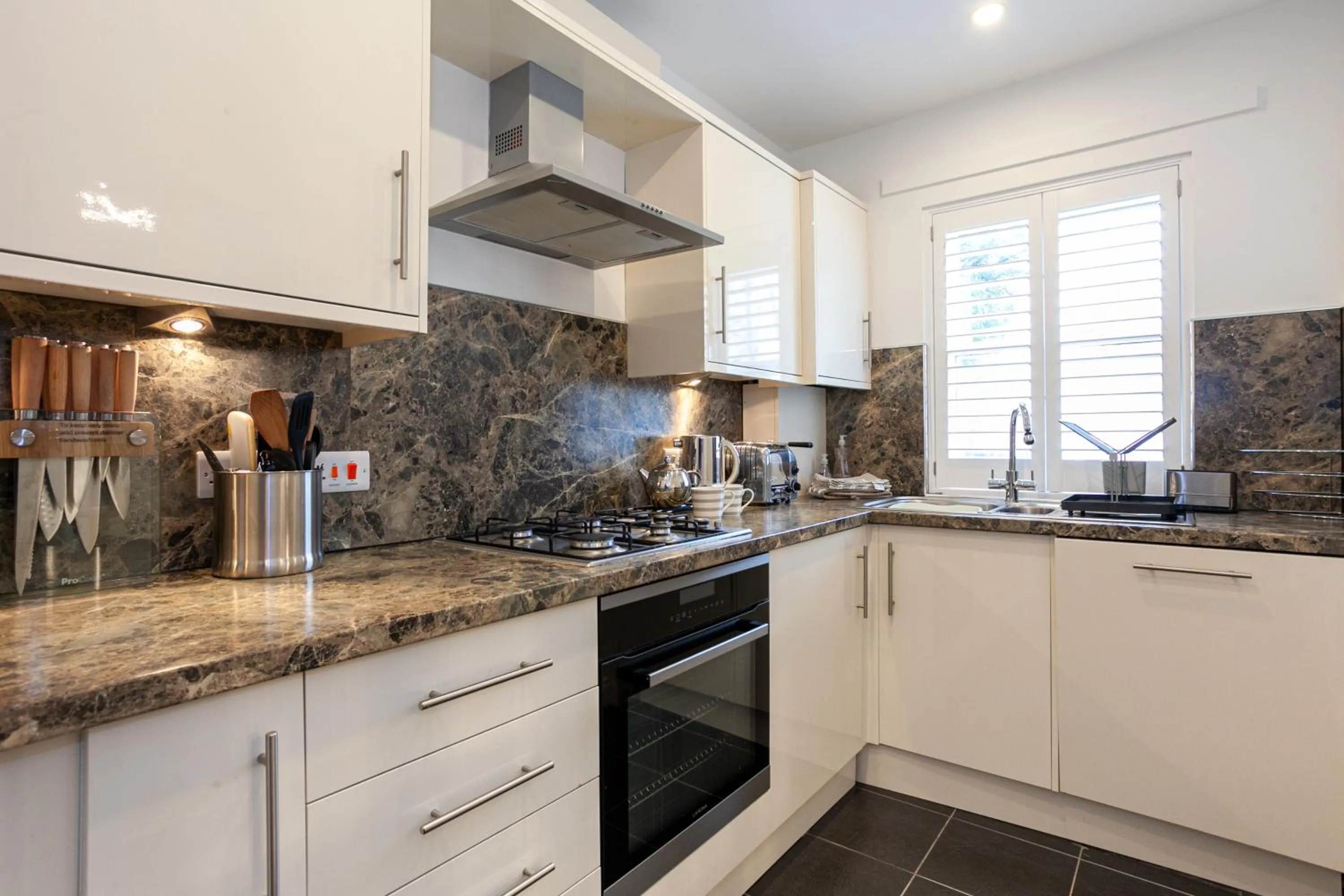 Kitchen or kitchenette in Keswick Ground floor apartment with parking