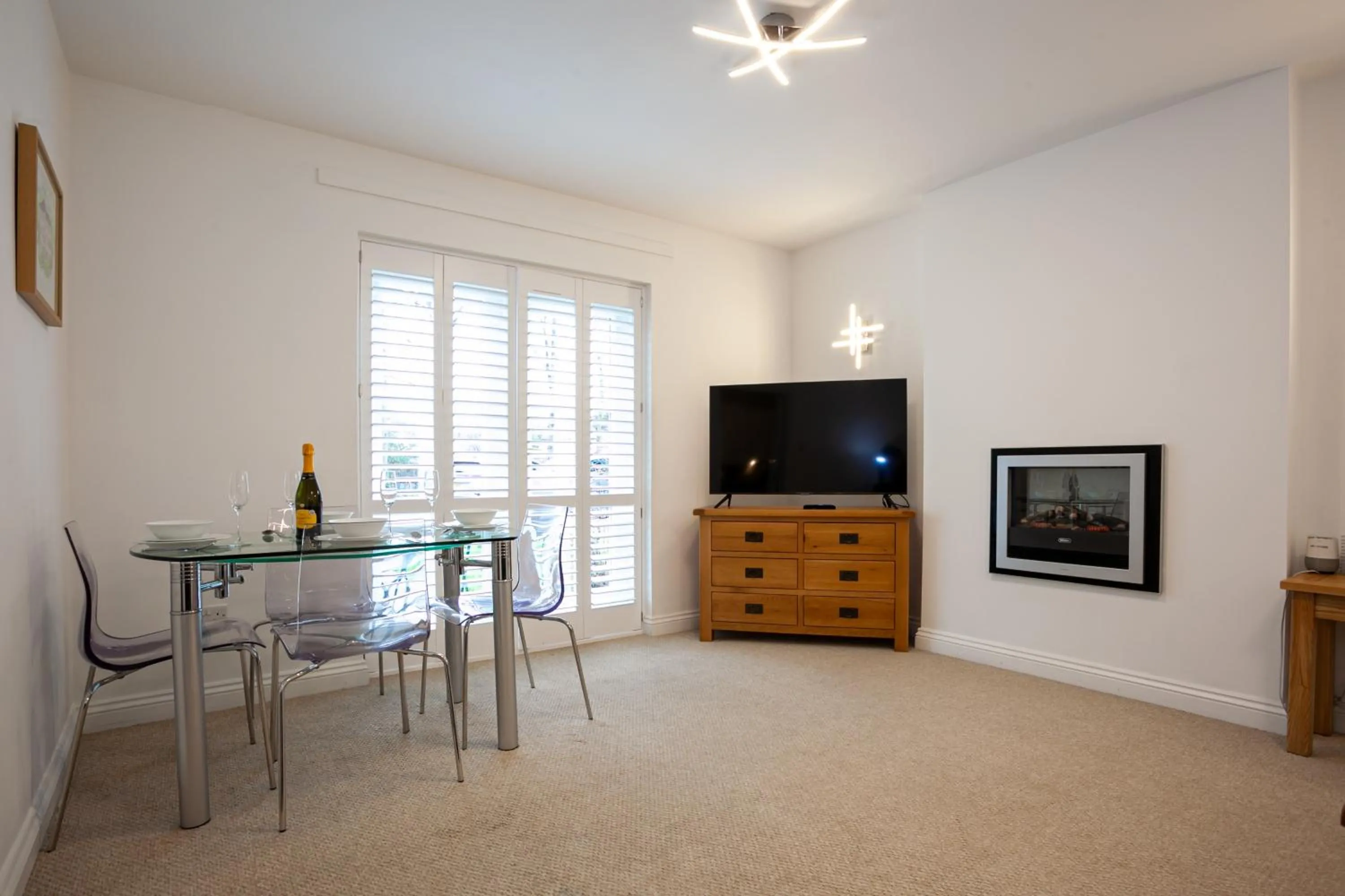 TV and multimedia in Keswick Ground floor apartment with parking
