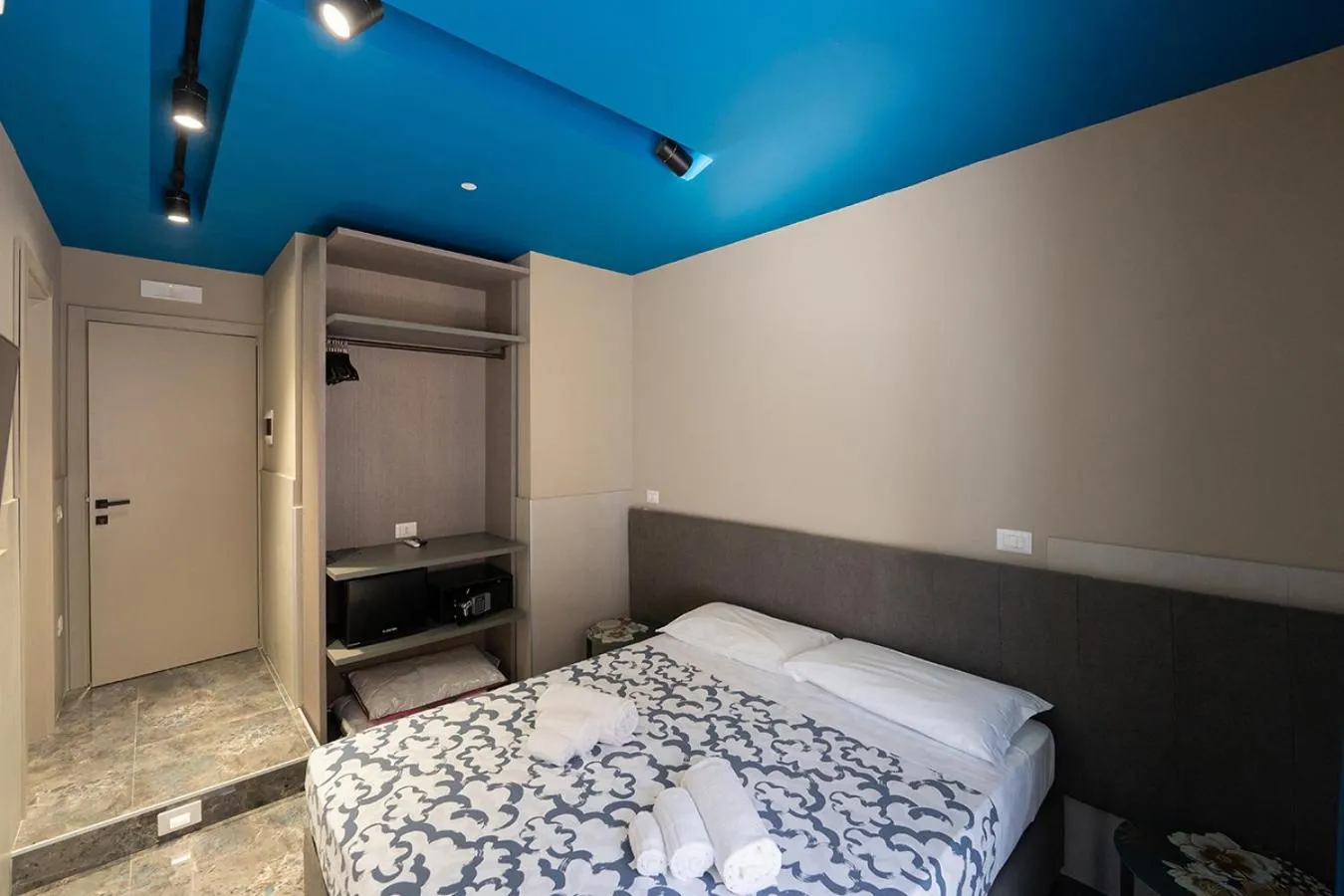 Bed in Mia Suites Hotel Bella Capri