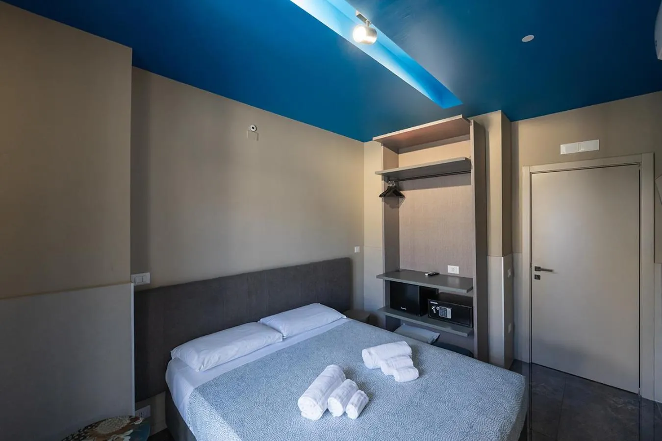 Bed in Mia Suites Hotel Bella Capri