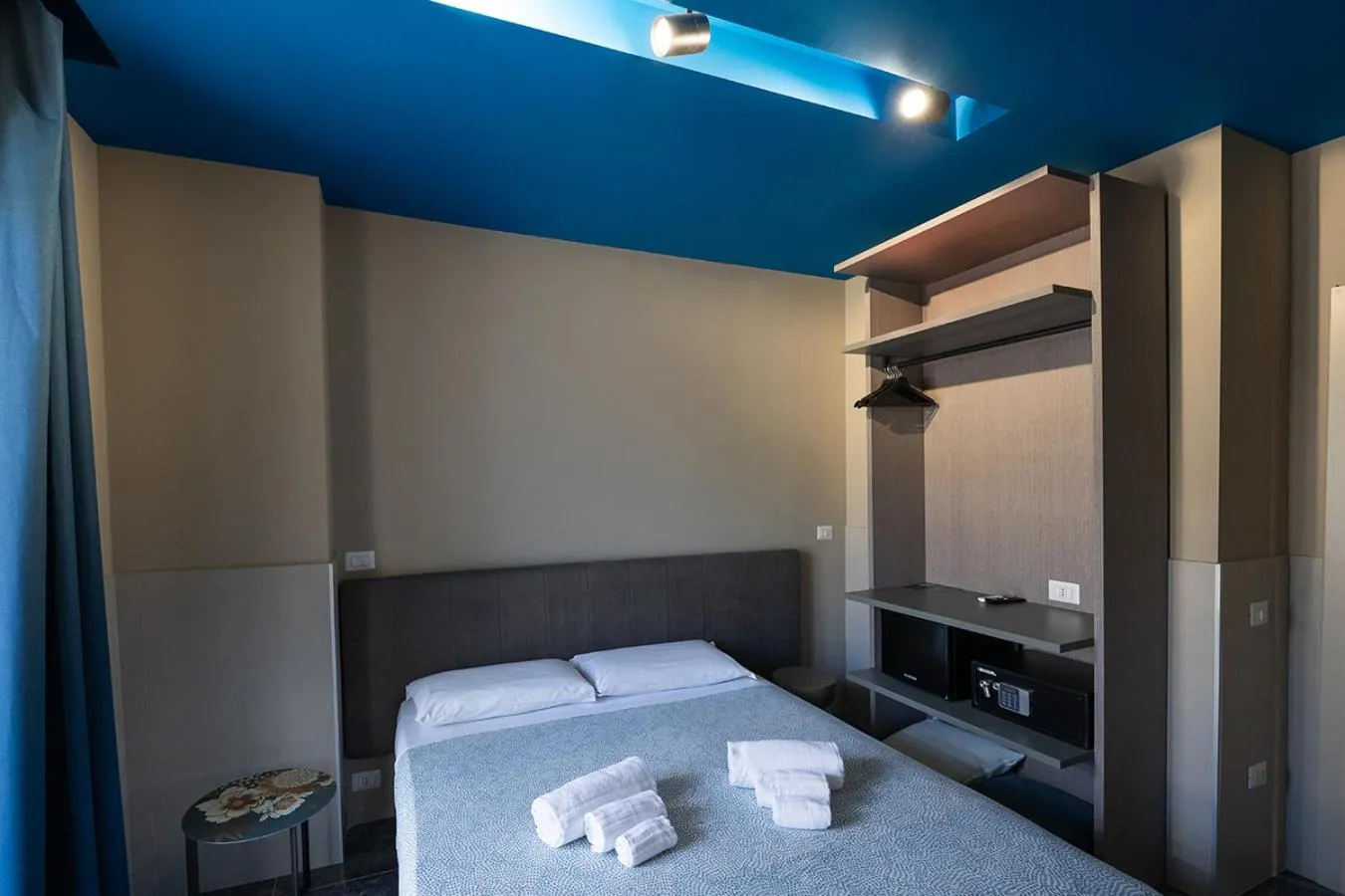 Bed in Mia Suites Hotel Bella Capri