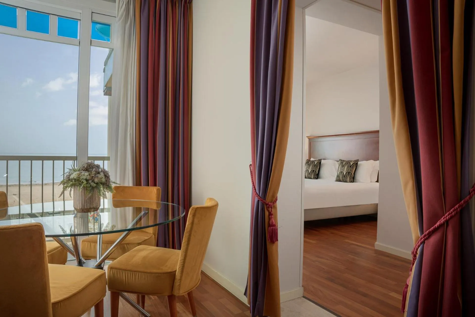 Living room, Bed in Savoia Hotel Rimini