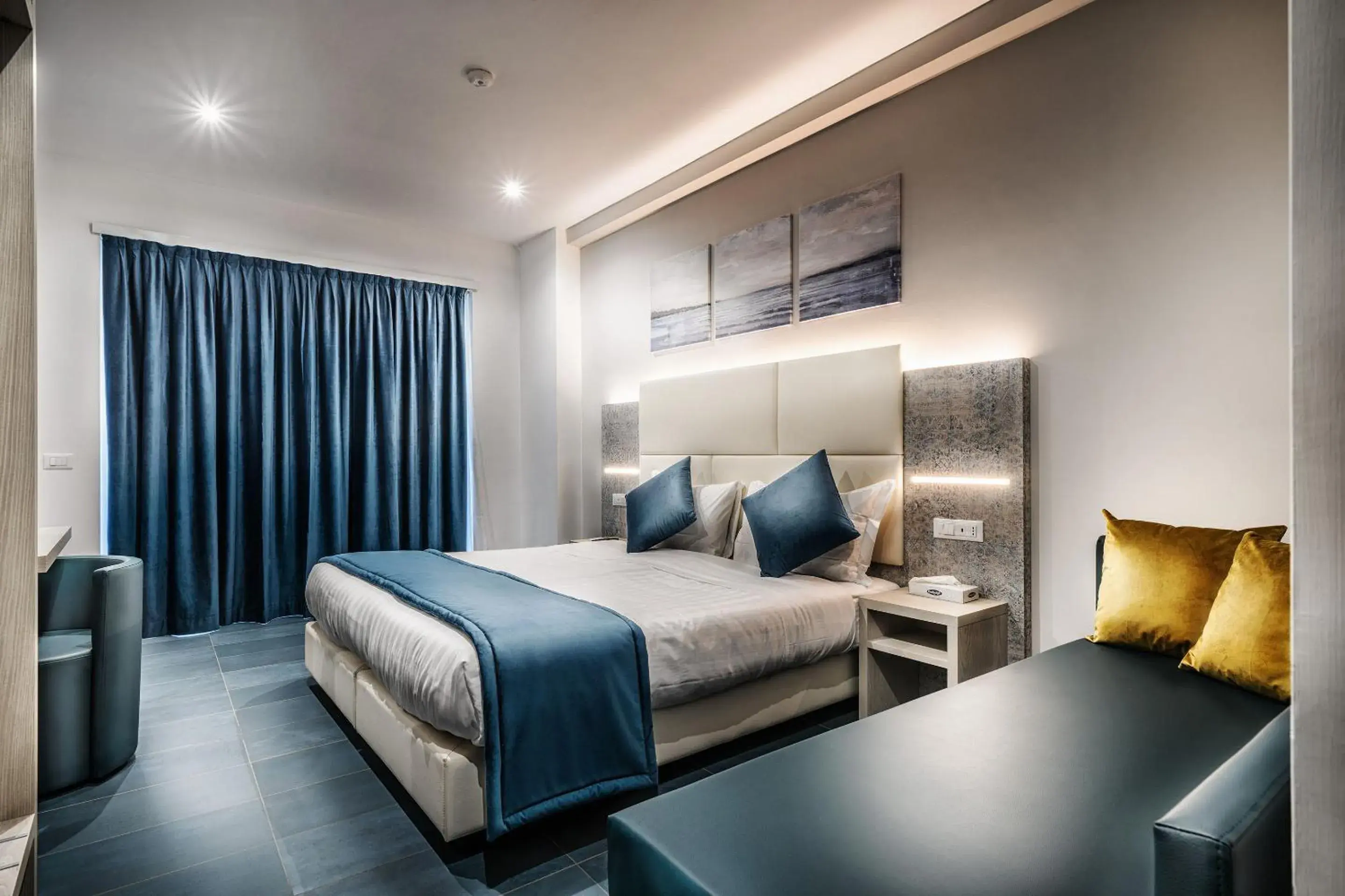 Bed in Suite Blue Style Bed in Suite Blue Style