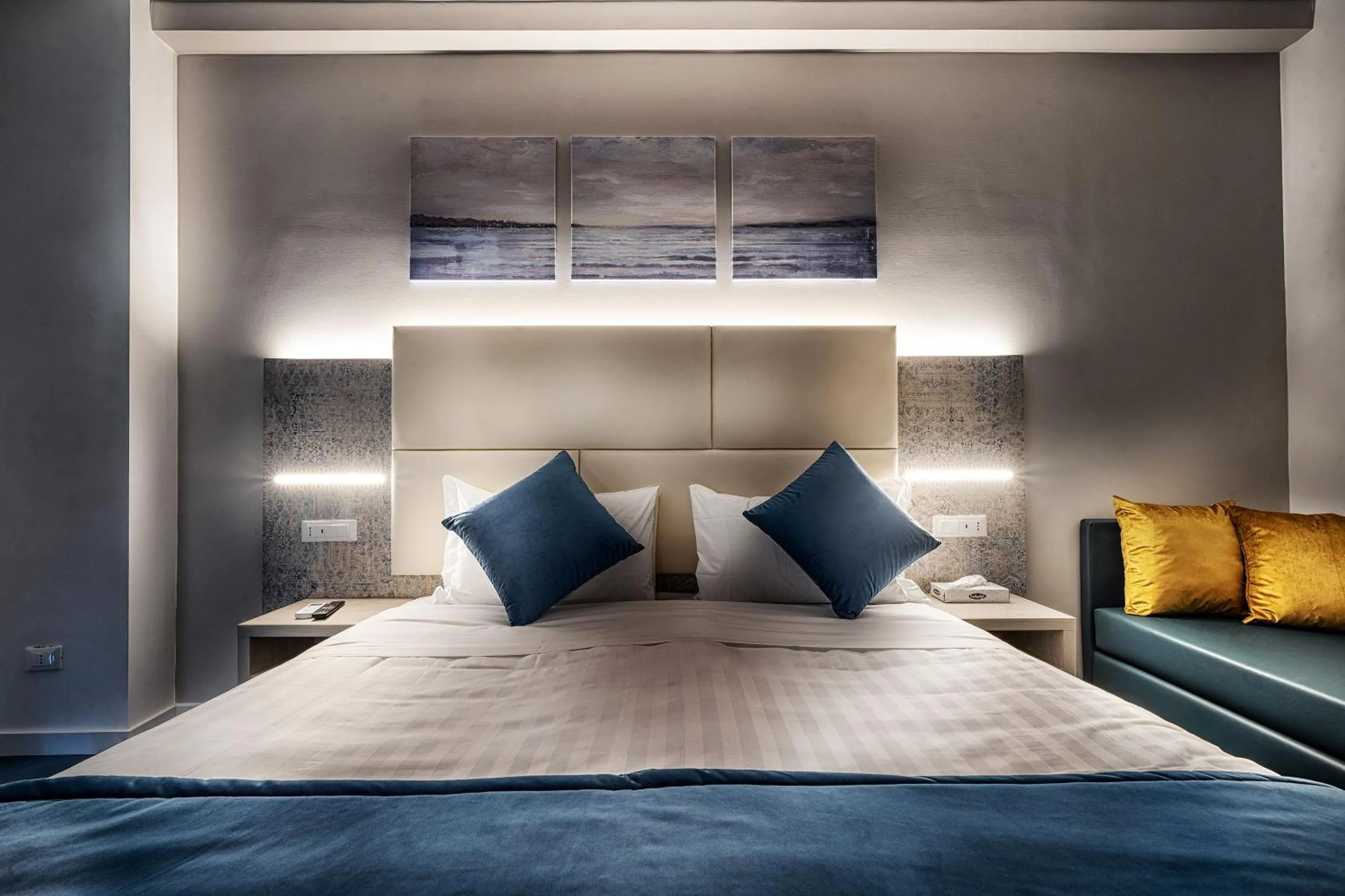 Bed in Suite Blue Style