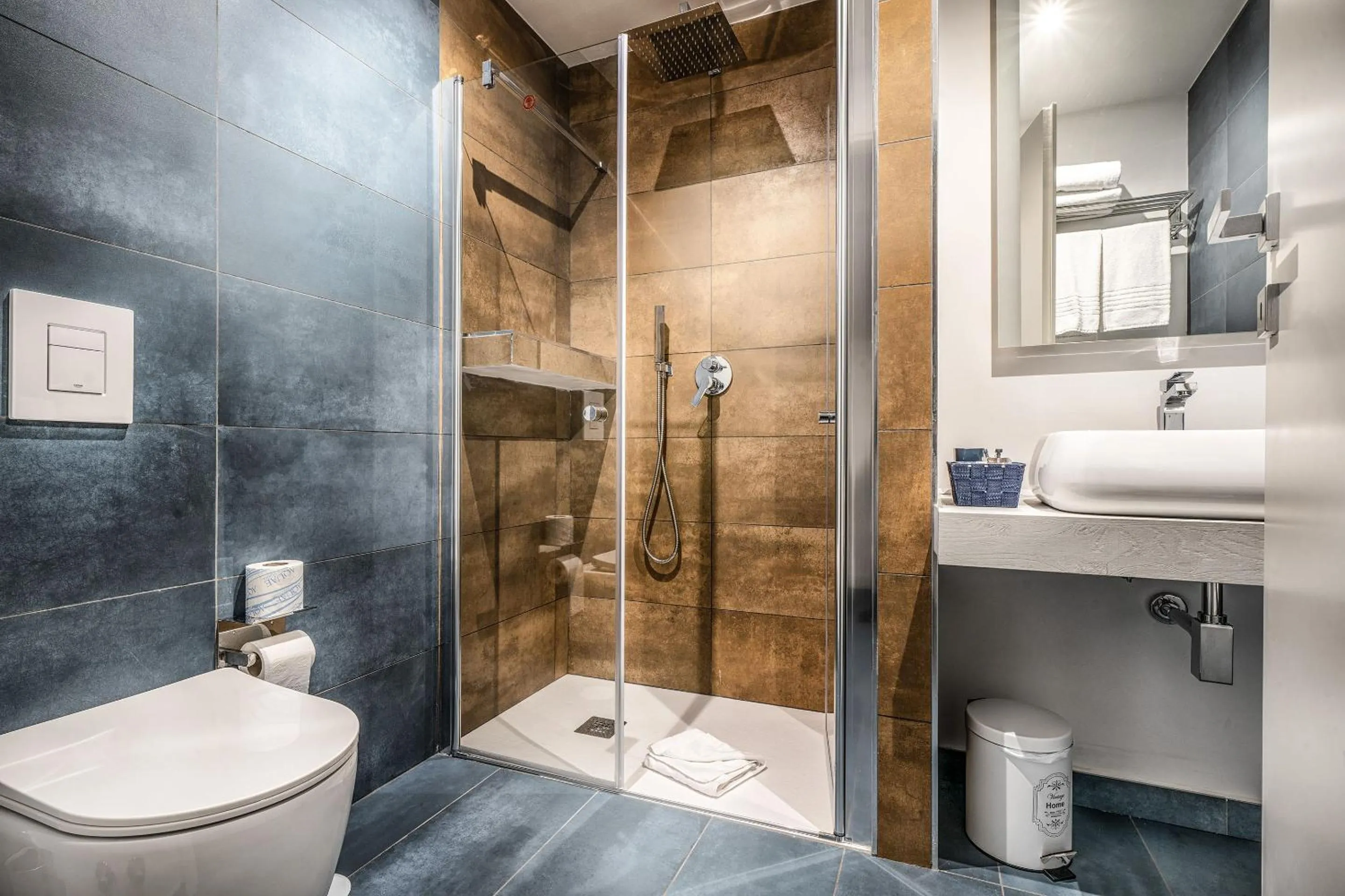 Bathroom in Suite Blue Style