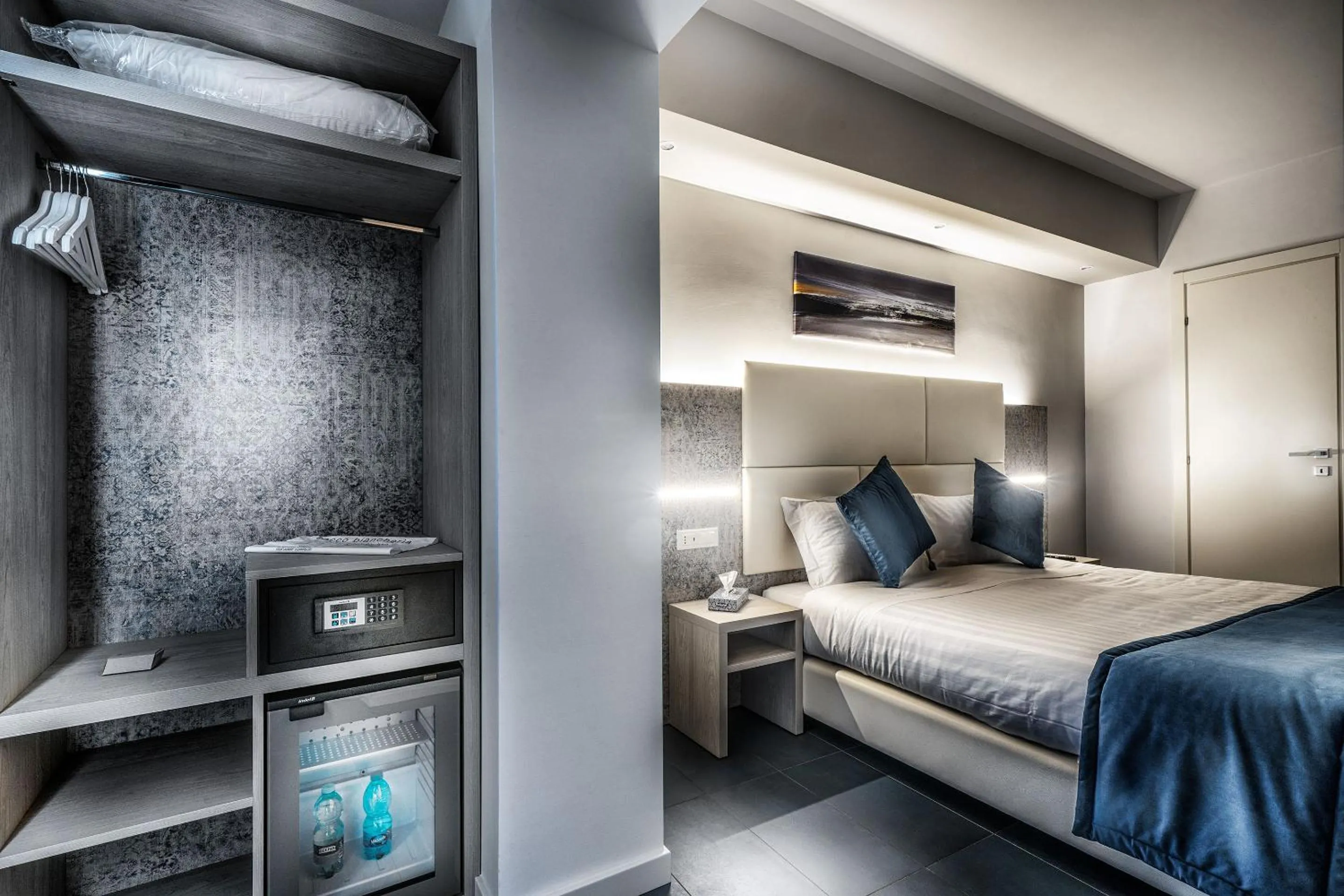 Bed in Suite Blue Style