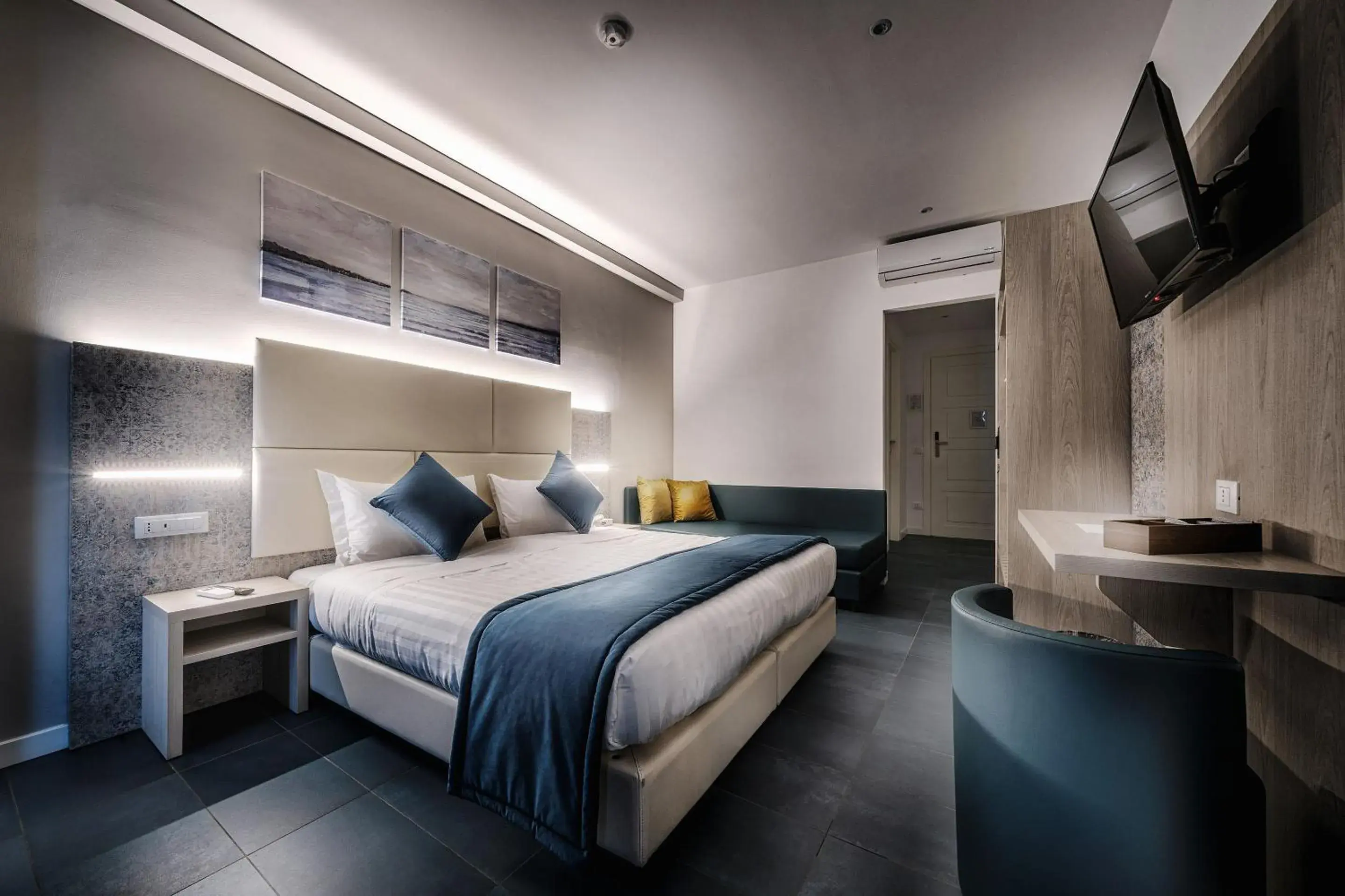 Bed in Suite Blue Style Bed in Suite Blue Style