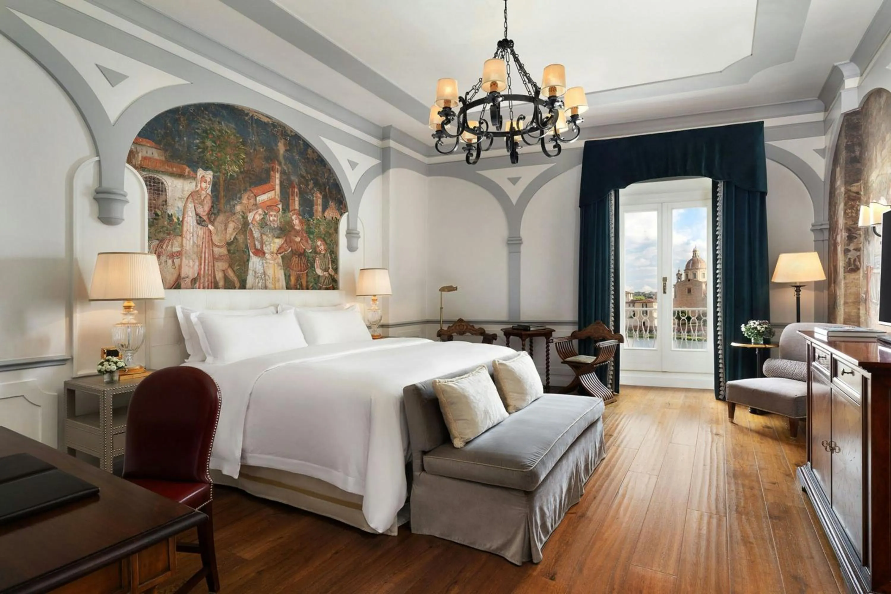 Photo of the whole room, Bed in The St. Regis Florence
