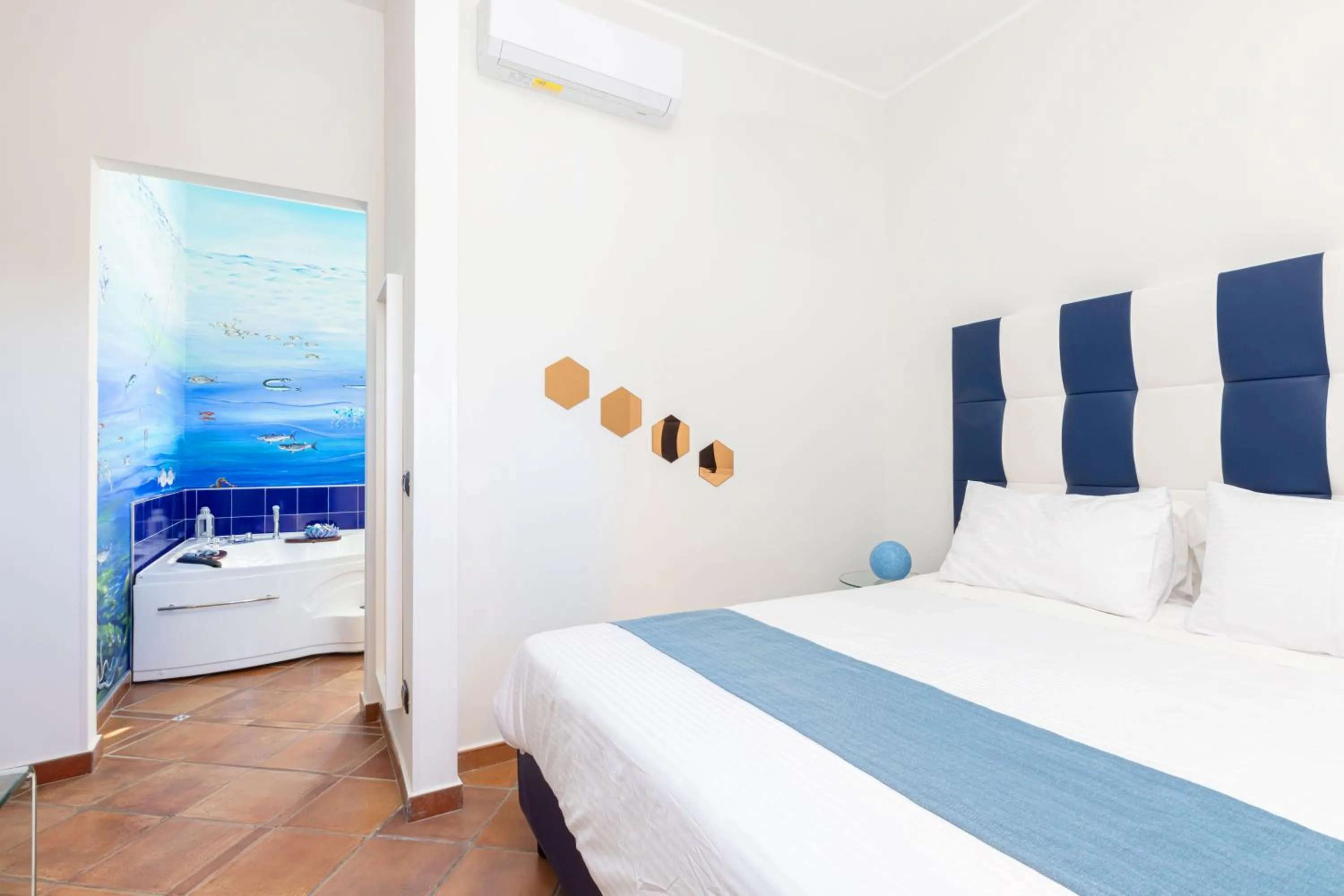 Hot Tub, Bed in Casale Antonietta