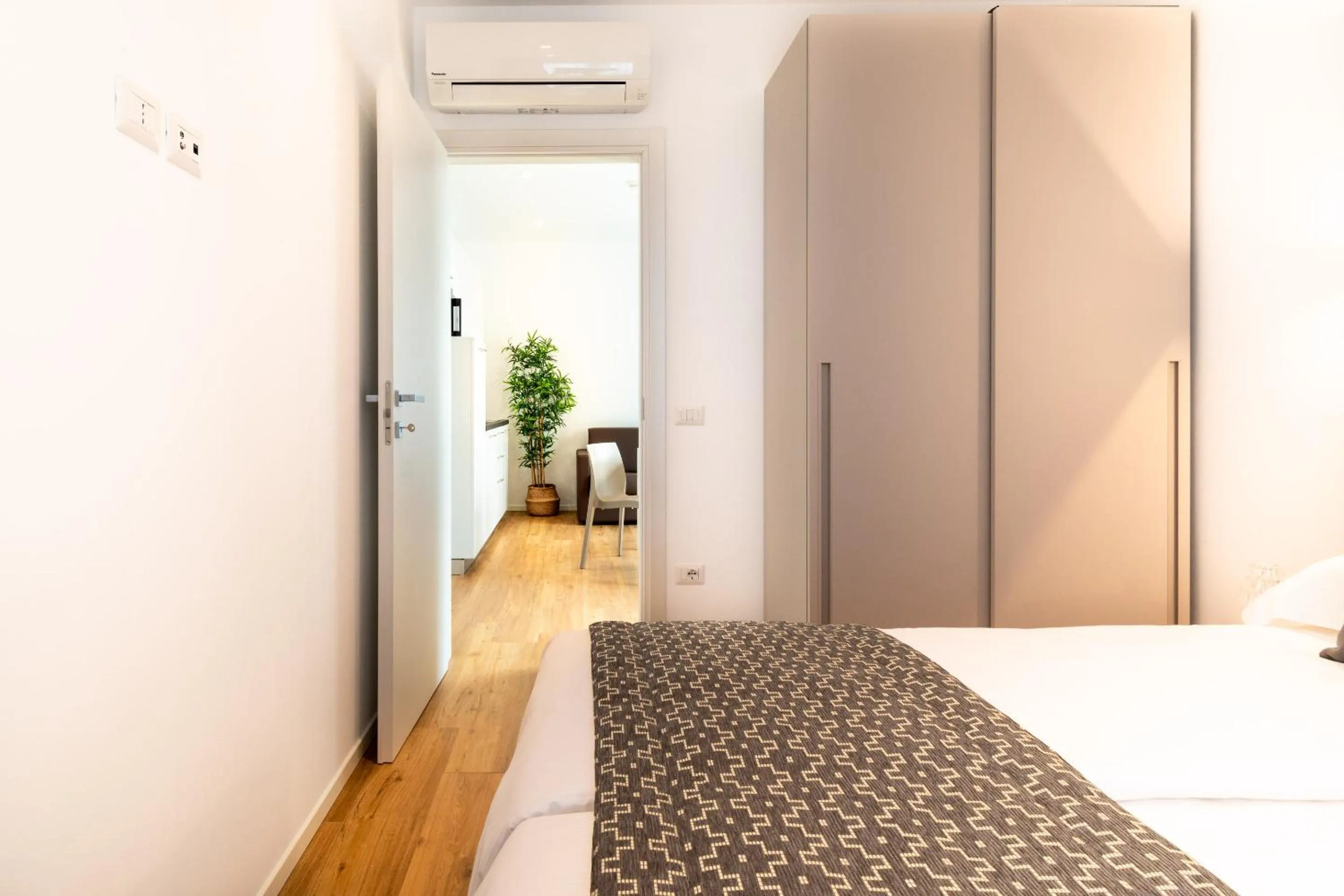 Dining area, Bed in Superior Beach Aparthotel
