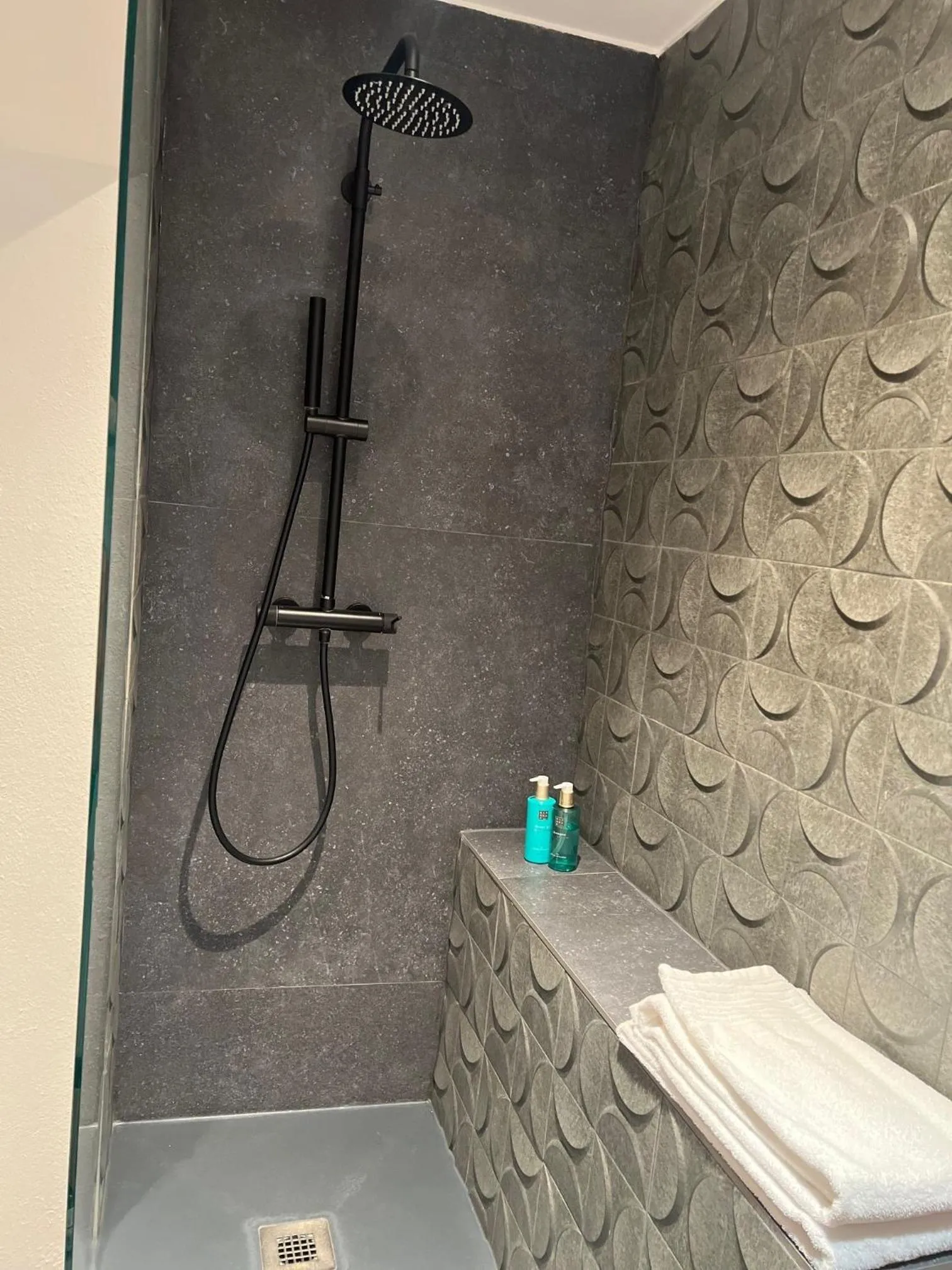 Shower in Hotel Rheingerbe