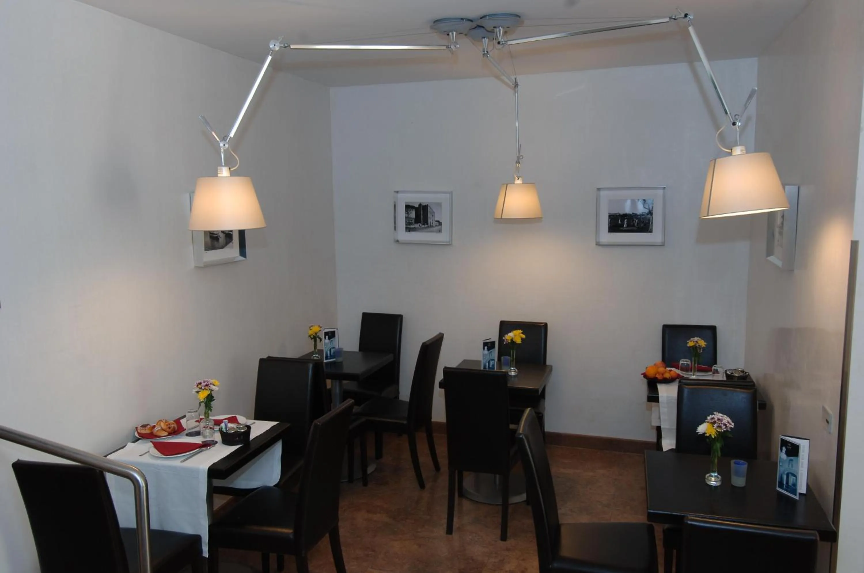 Restaurant/places to eat in Ucciardhome Hotel