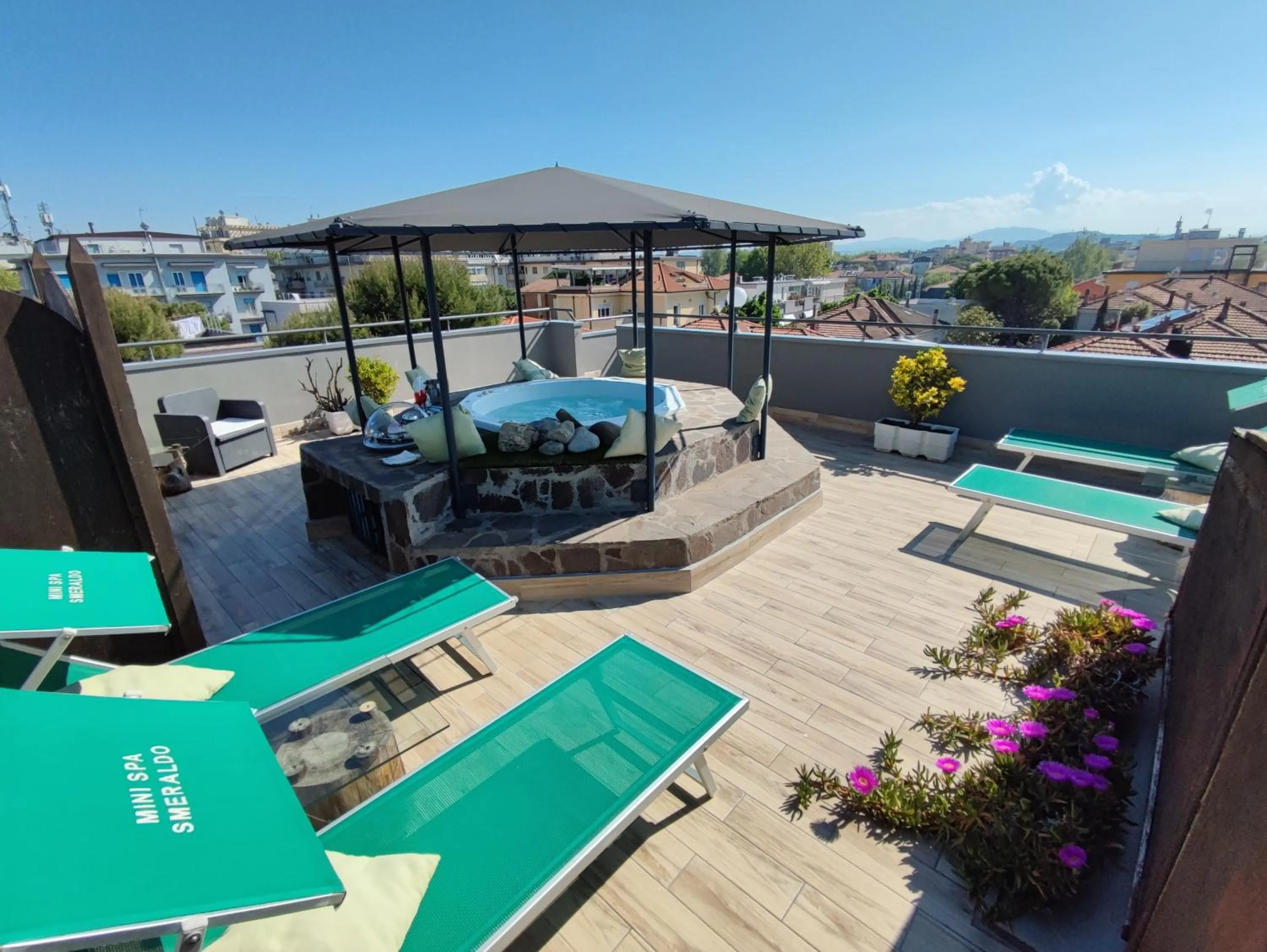 Hot Tub in Hotel Memory