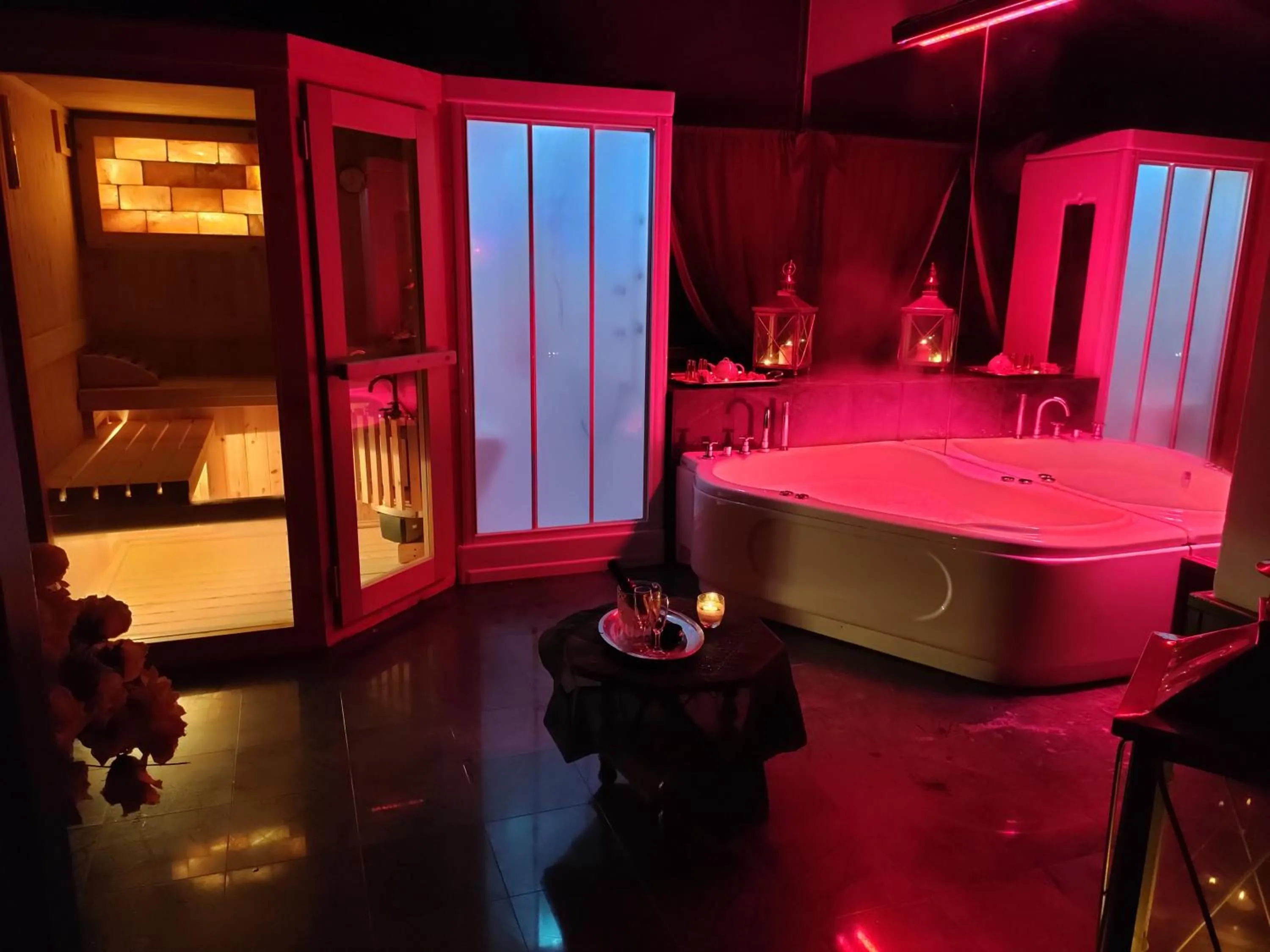 Hot Tub in Hotel Memory