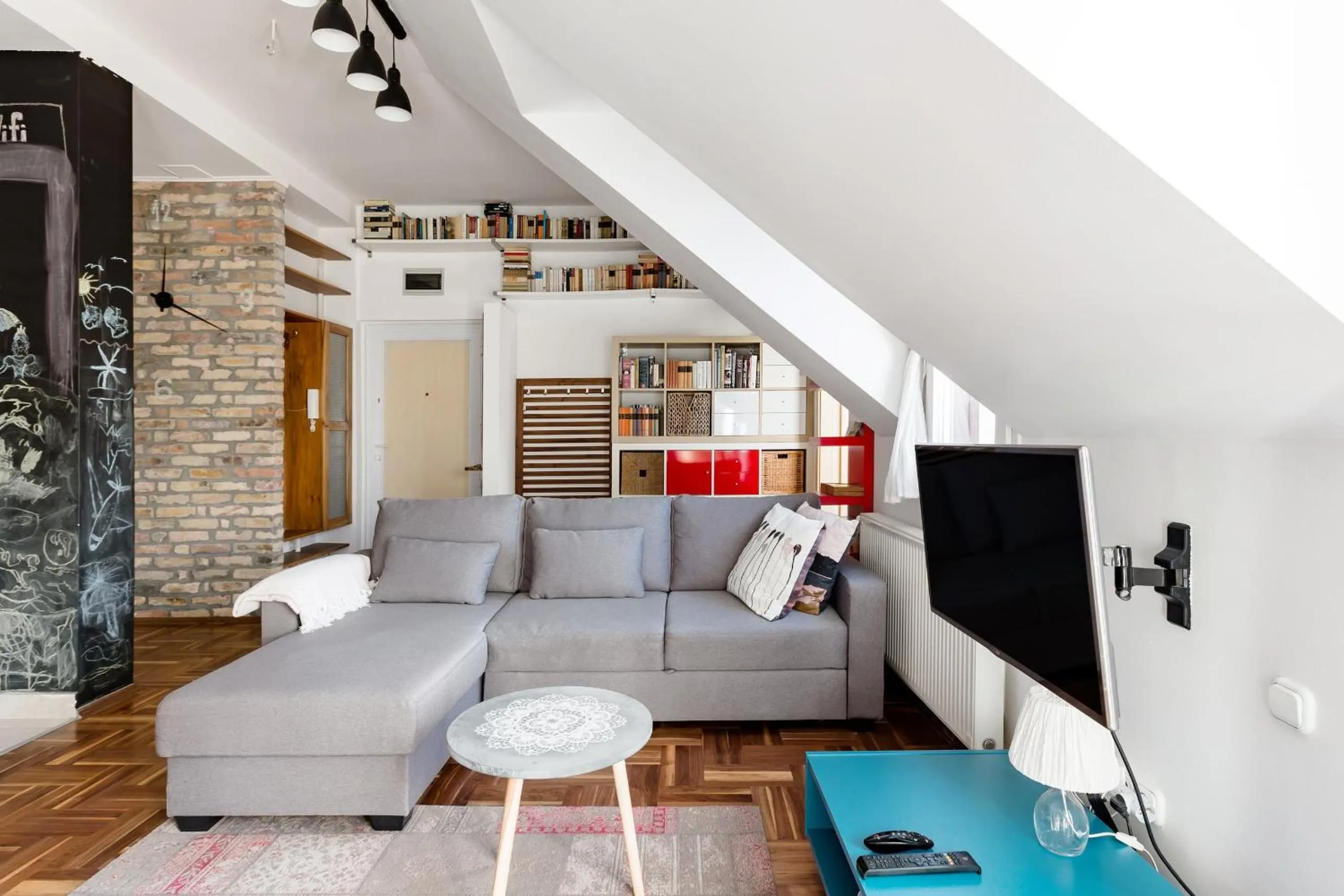 Relax Into Loft Living At A Light-Filled City Escape