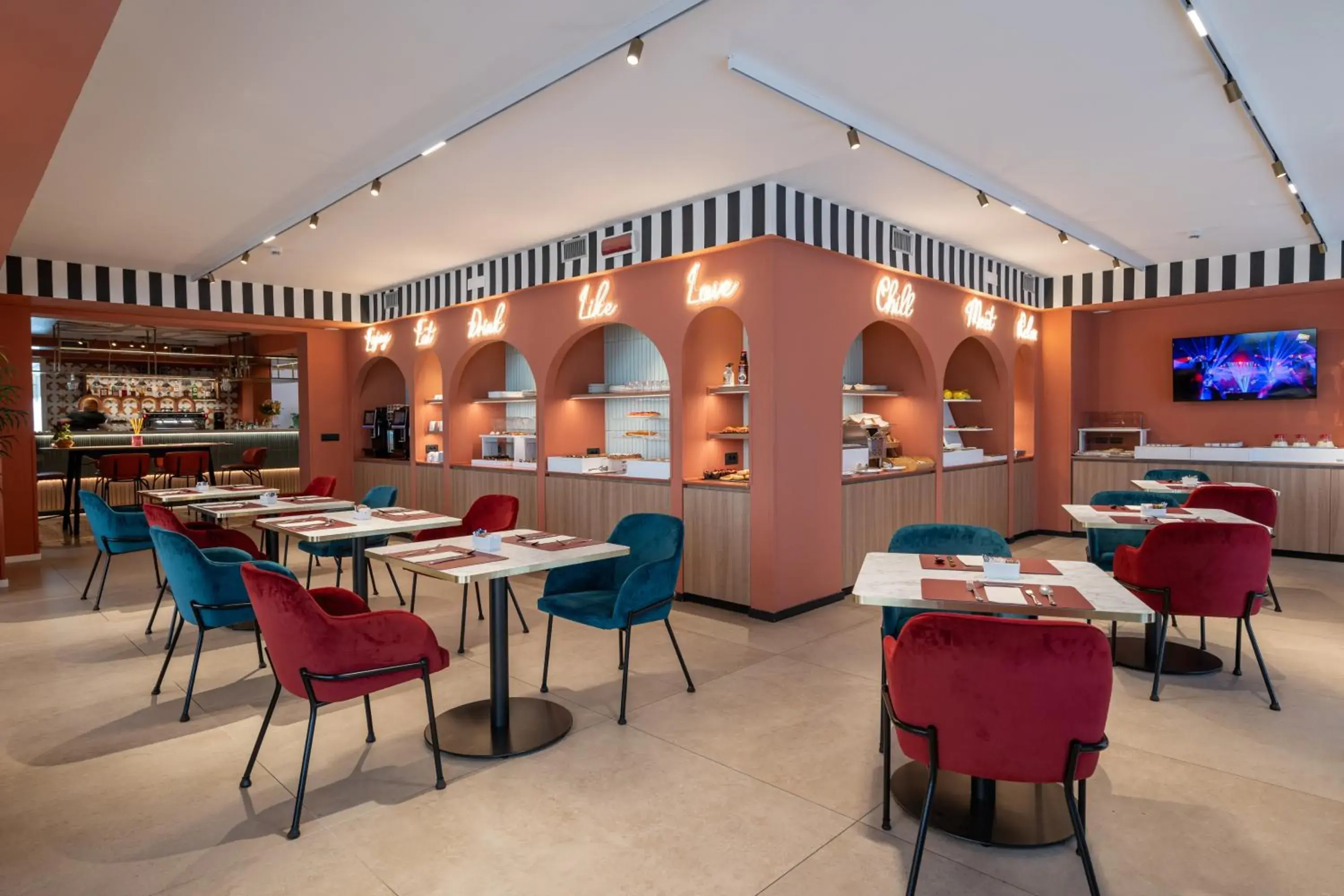 Restaurant/places to eat in Bleis Hotel Restaurant/places to eat in Bleis Hotel