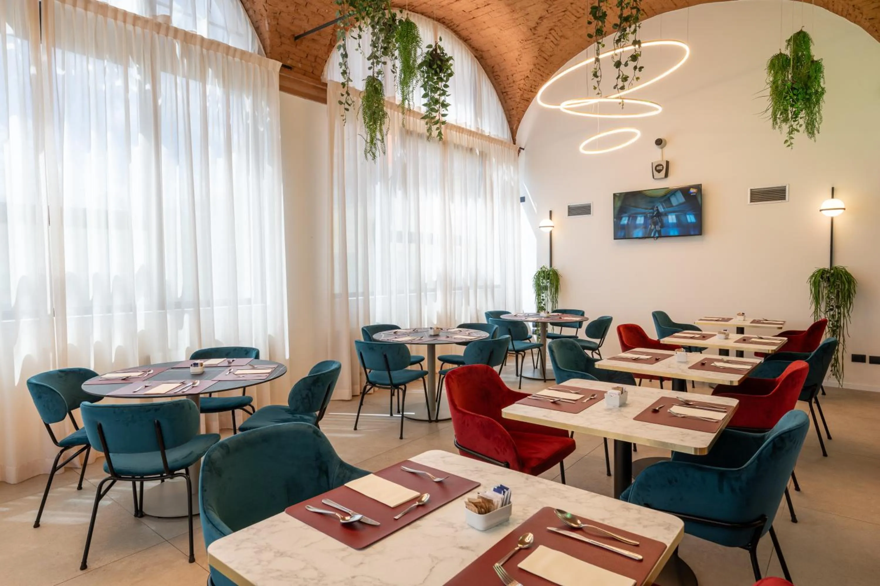 Restaurant/places to eat in Bleis Hotel