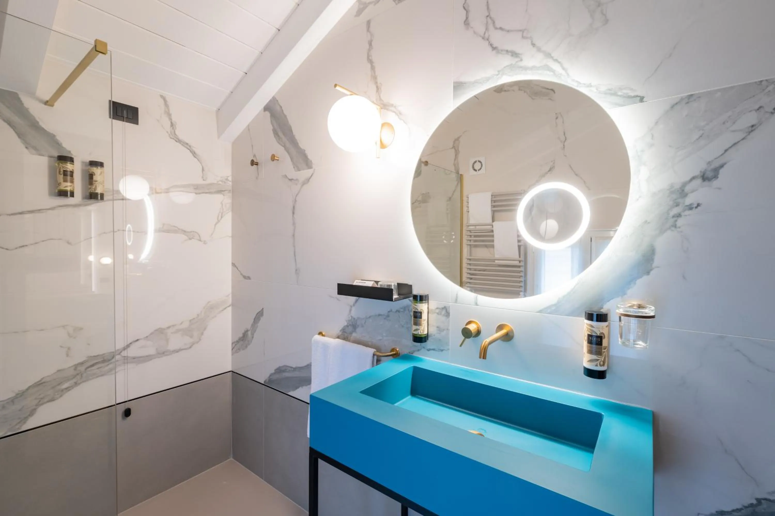 Shower in Bleis Hotel