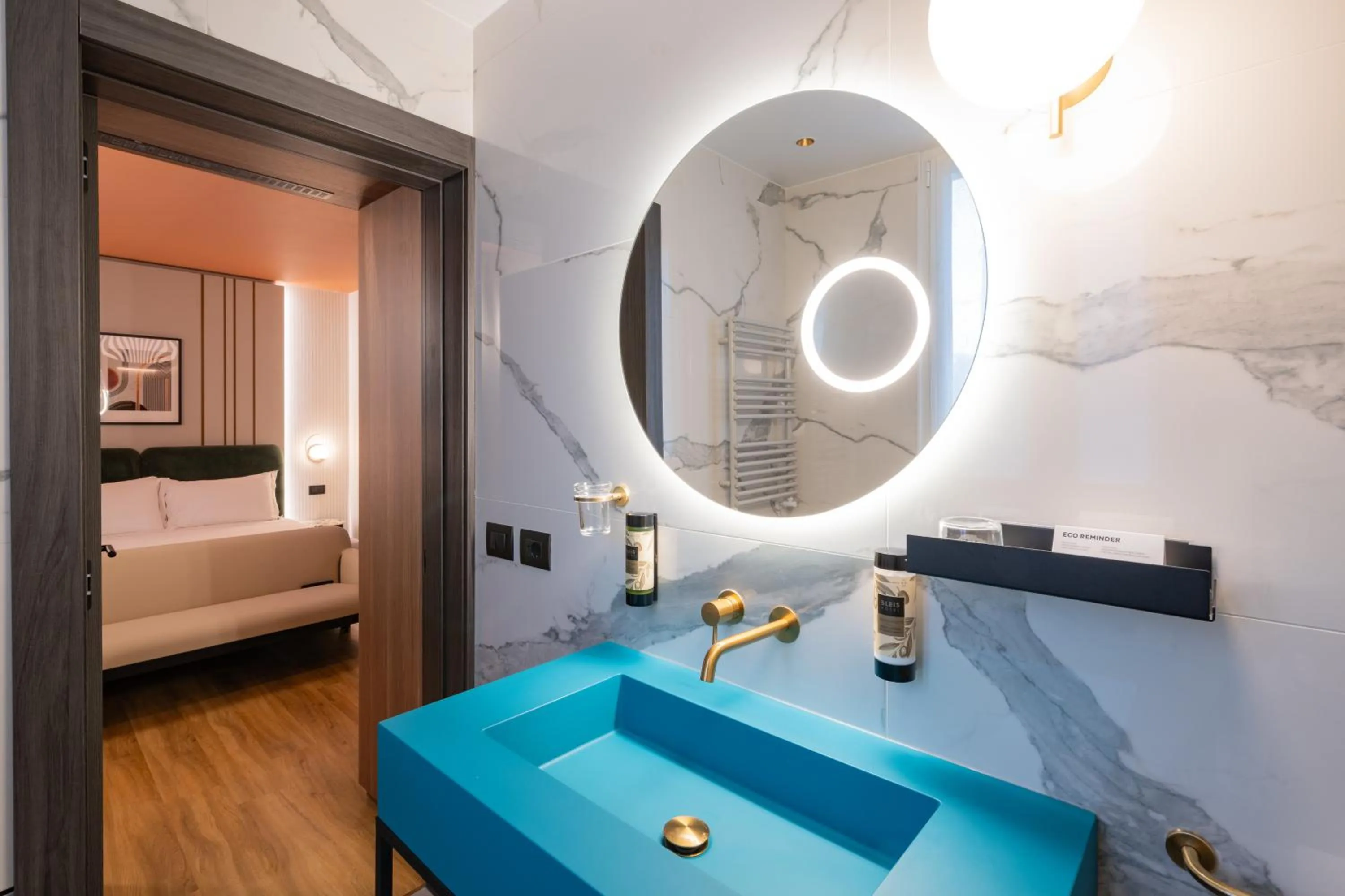 Shower, Bed in Bleis Hotel