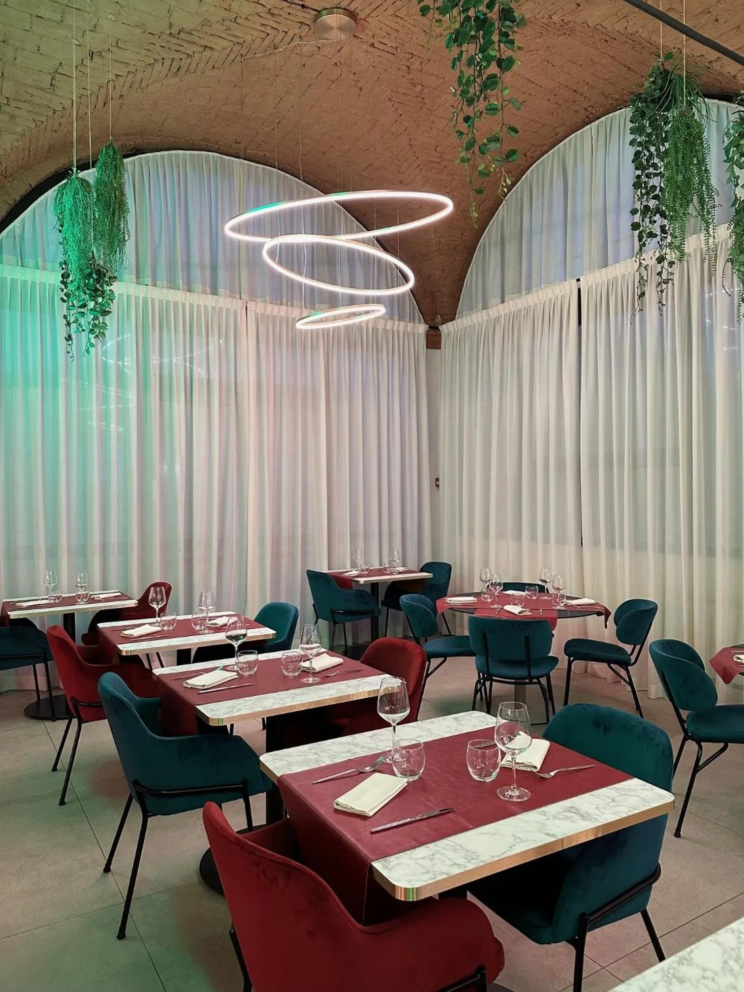 Restaurant/places to eat in Bleis Hotel