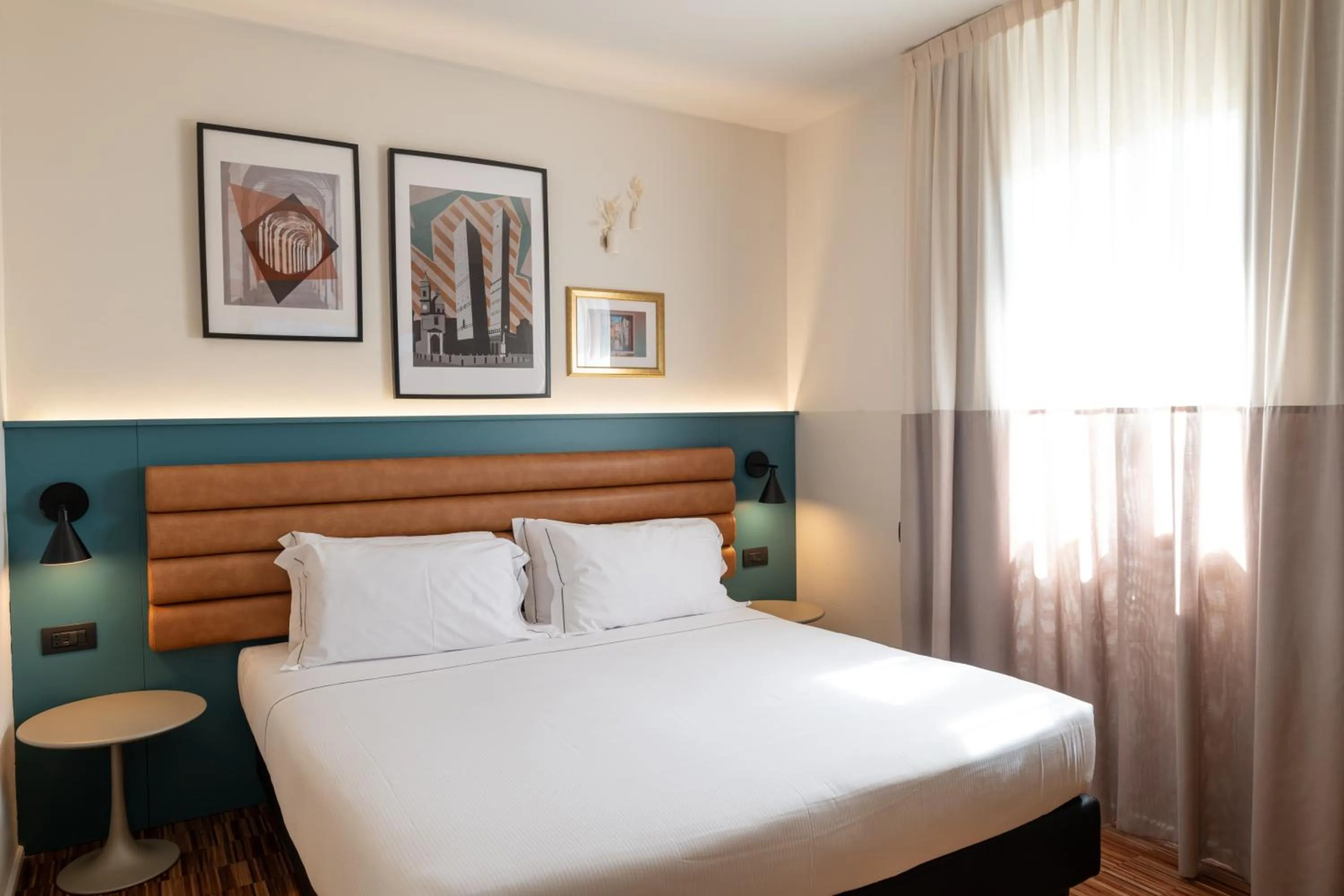 Staff, Bed in Bleis Hotel