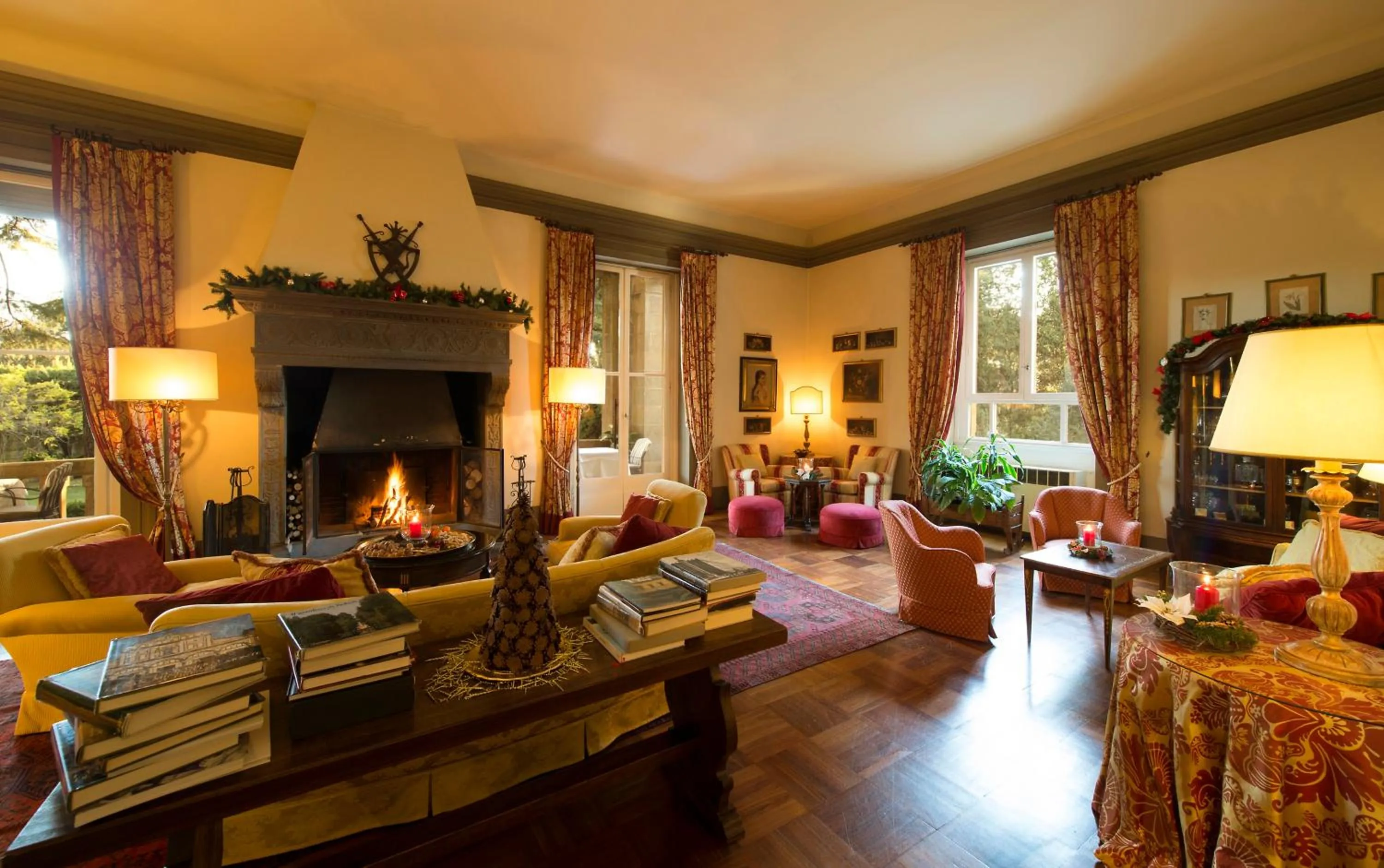 Communal lounge/ TV room in Park Palace Hotel