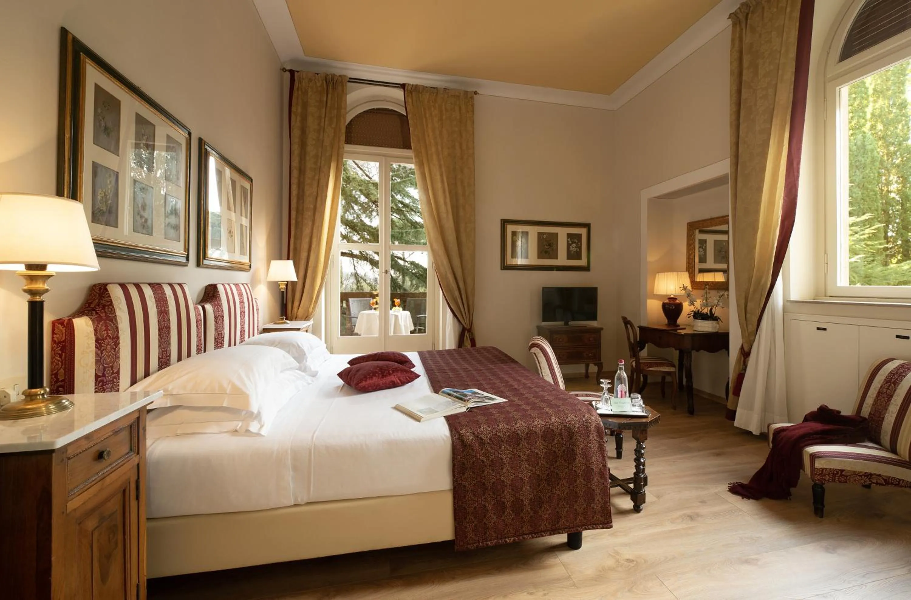 Bedroom, Bed in Park Palace Hotel