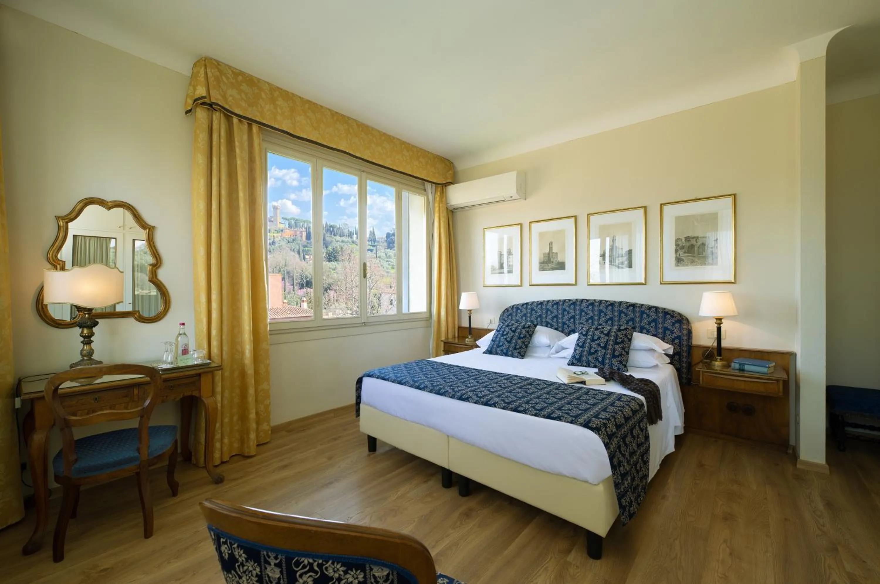 Bedroom, Bed in Park Palace Hotel