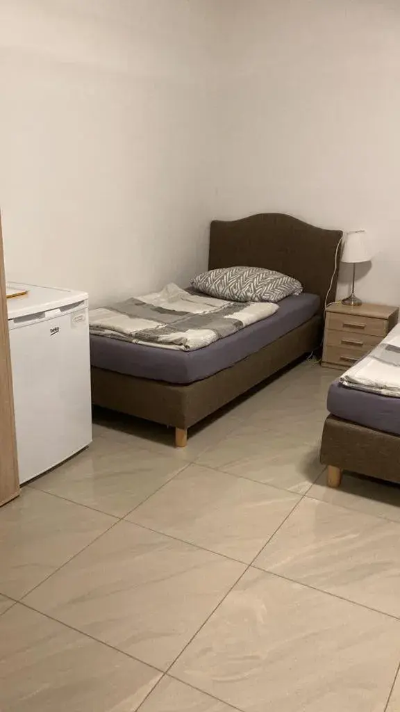 Twin Room with Shared Bathroom in Hostel Ellwürder Hof Twin Room with Shared Bathroom in Hostel Ellwürder Hof