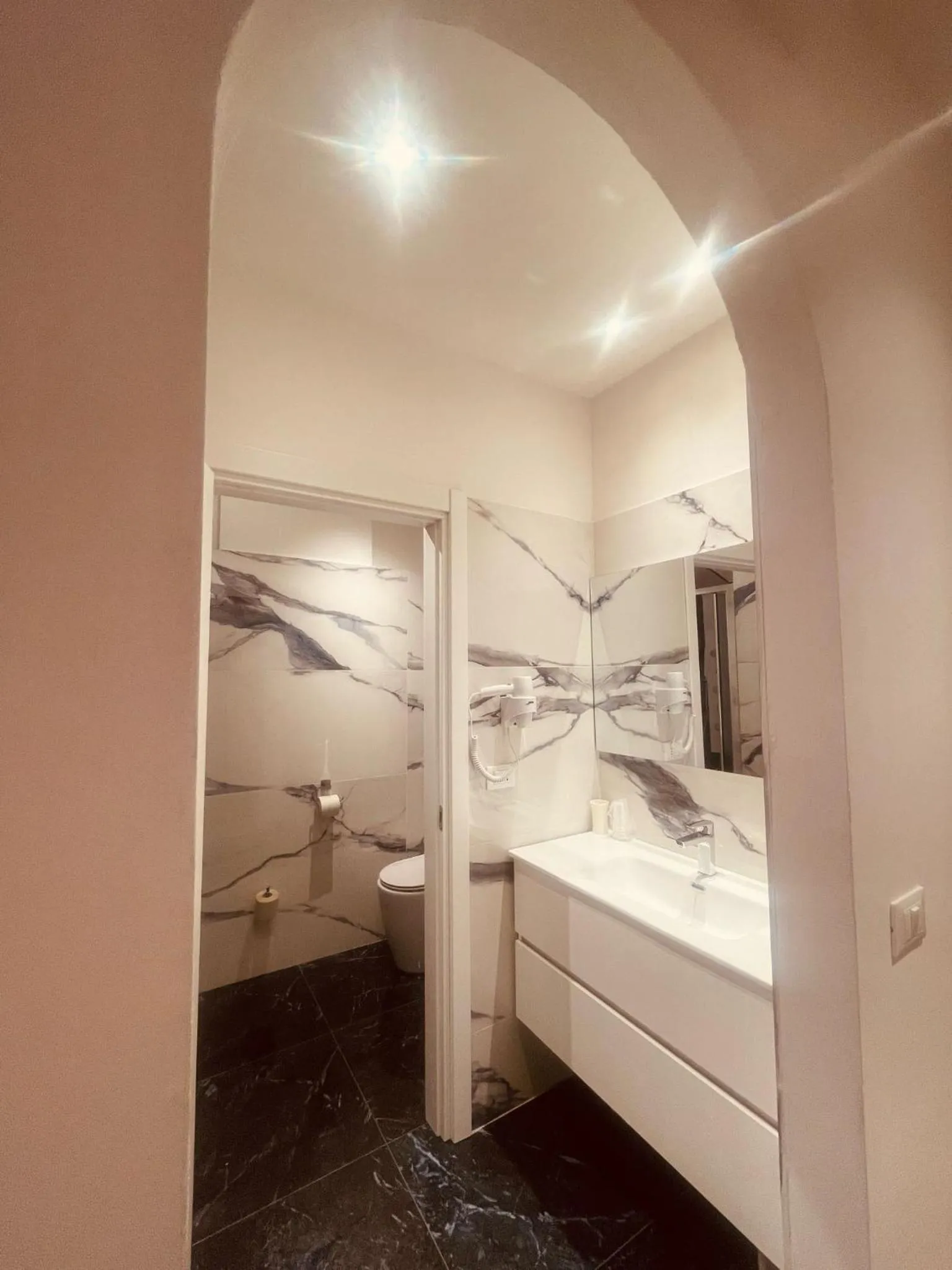 Bathroom, Bed in Hotel Holiday- Alla Finestrella