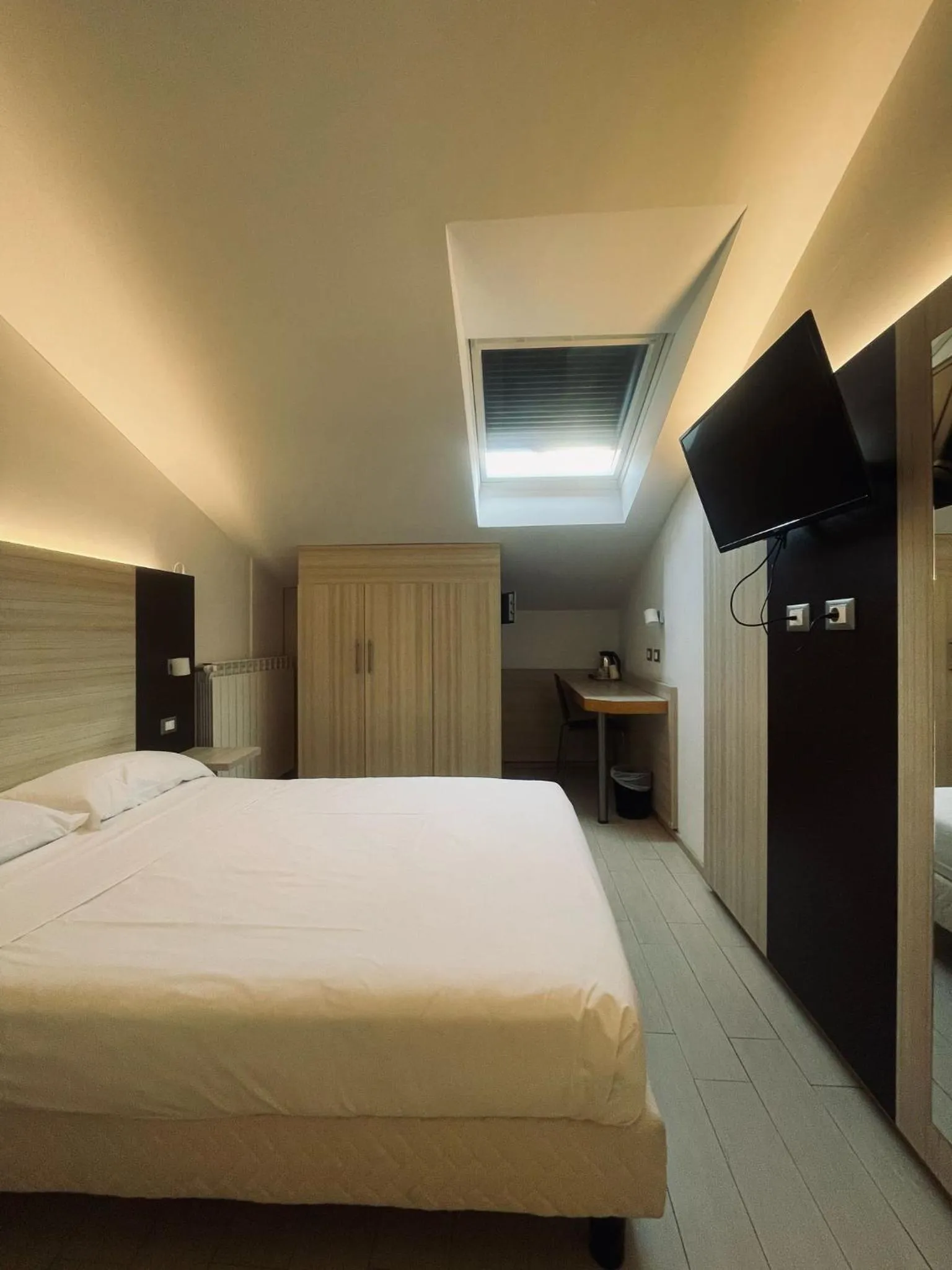 TV and multimedia, Bed in Hotel Holiday- Alla Finestrella