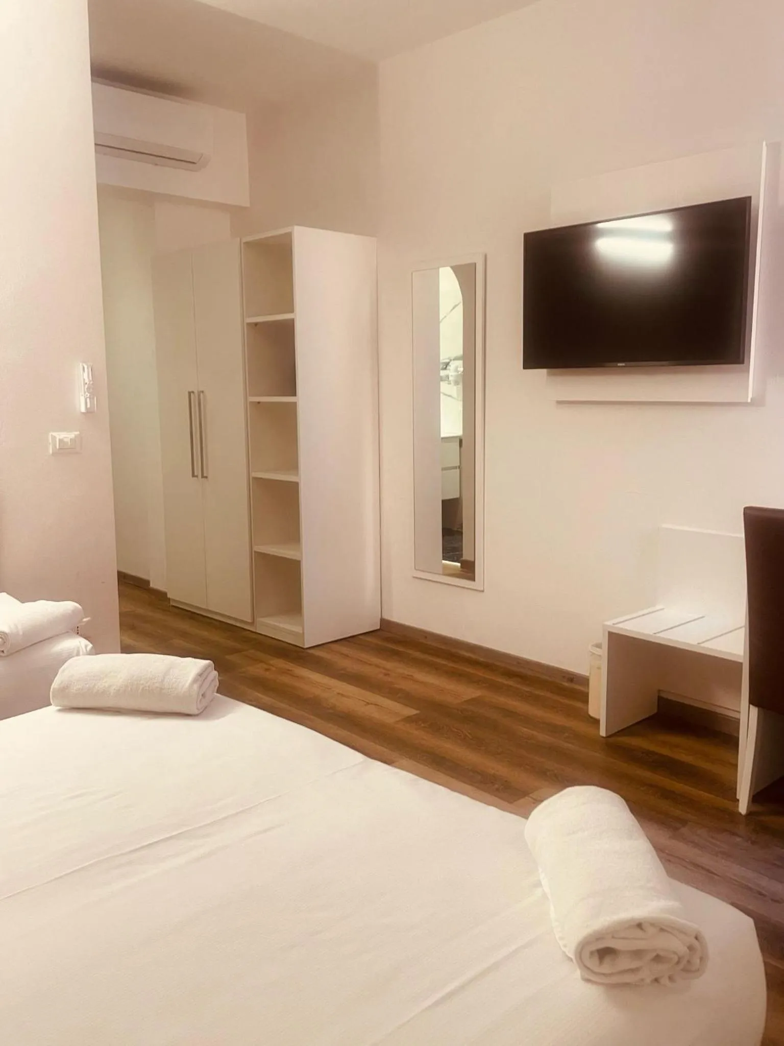 TV and multimedia, Bed in Hotel Holiday- Alla Finestrella