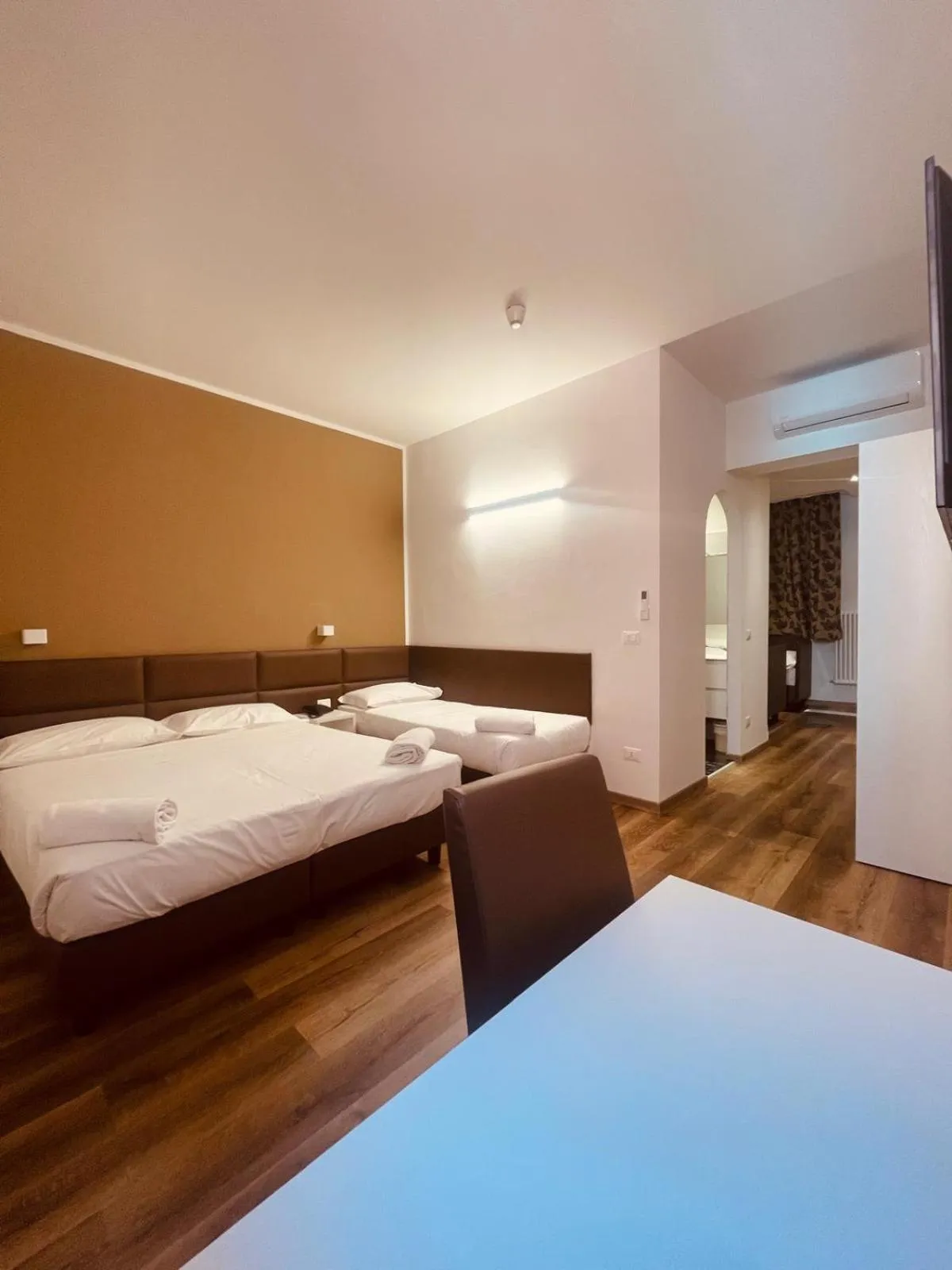 Bed in Hotel Holiday- Alla Finestrella