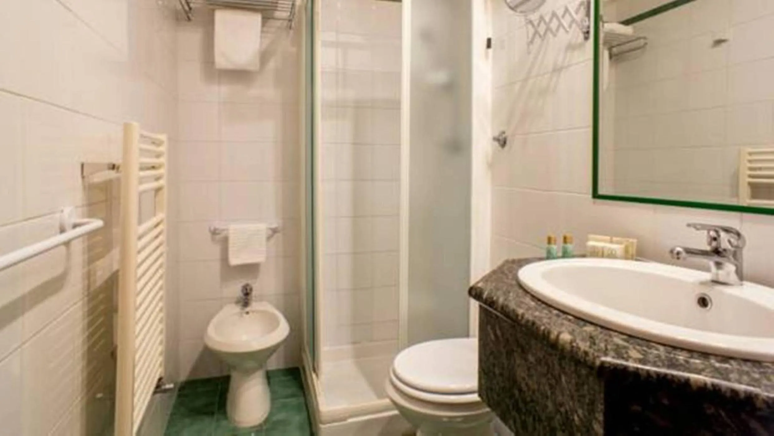 Bathroom in Hotel Piemonte