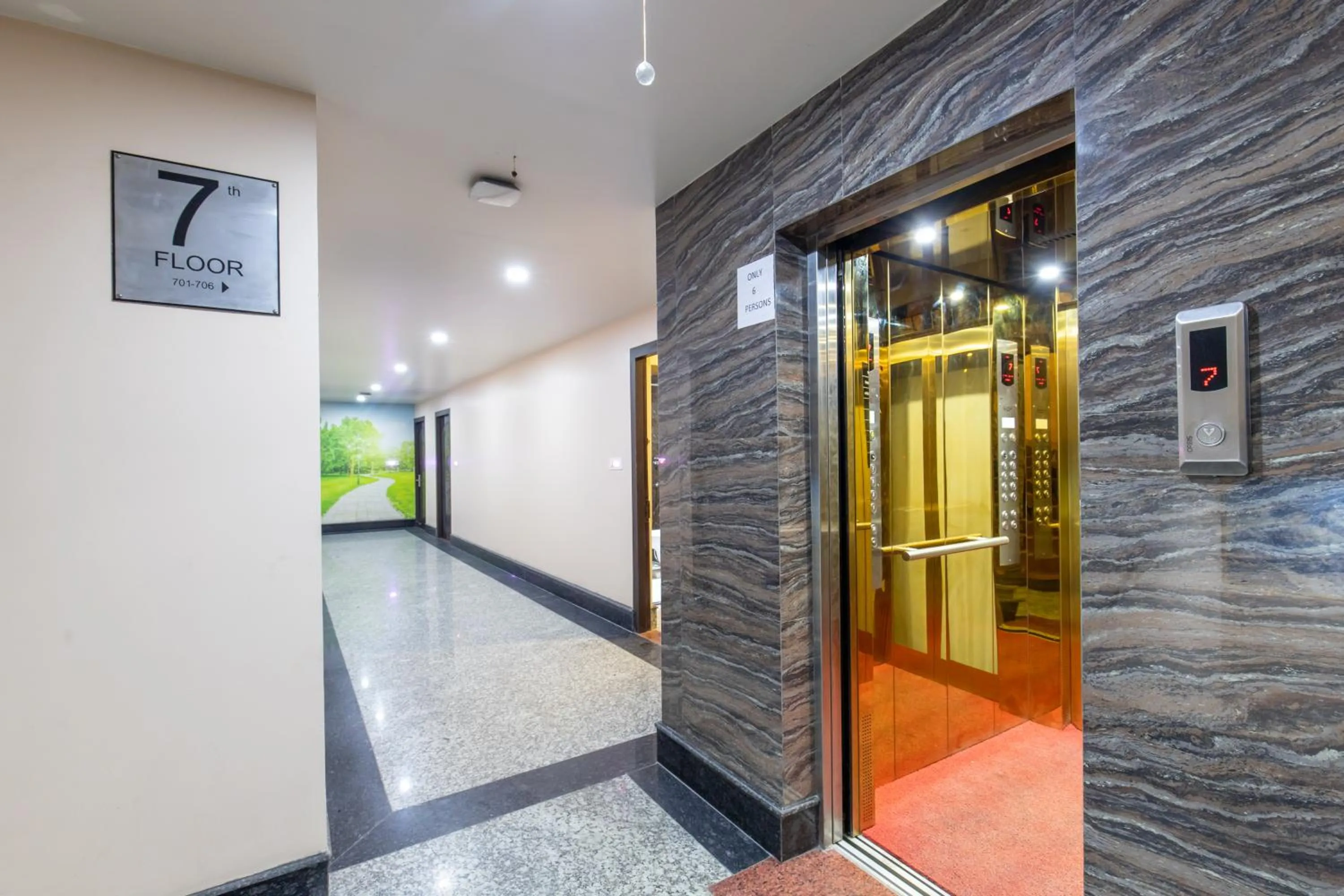 elevator in Gorakha Hotel