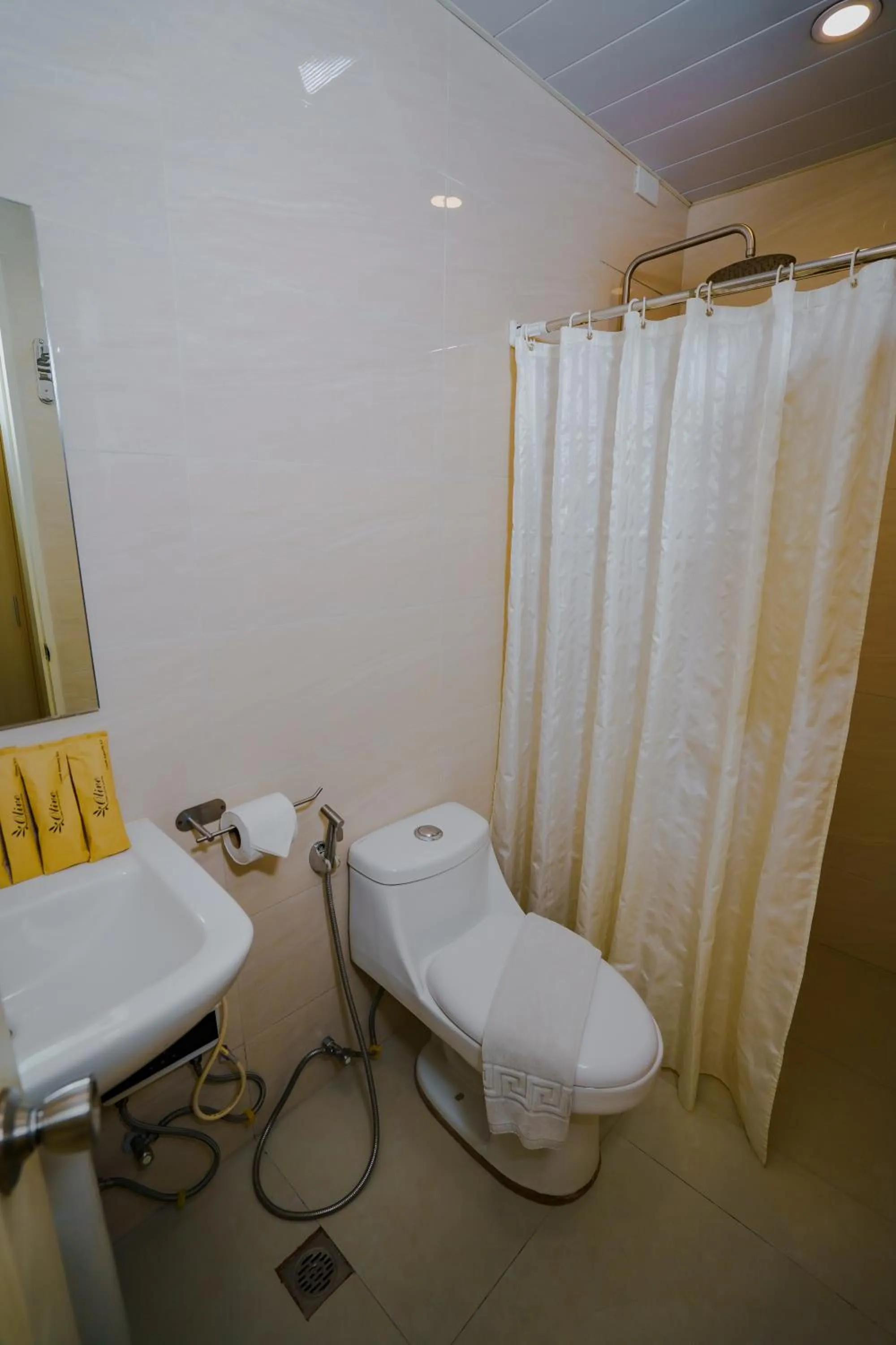 Shower in Olive Town Center and Hotel