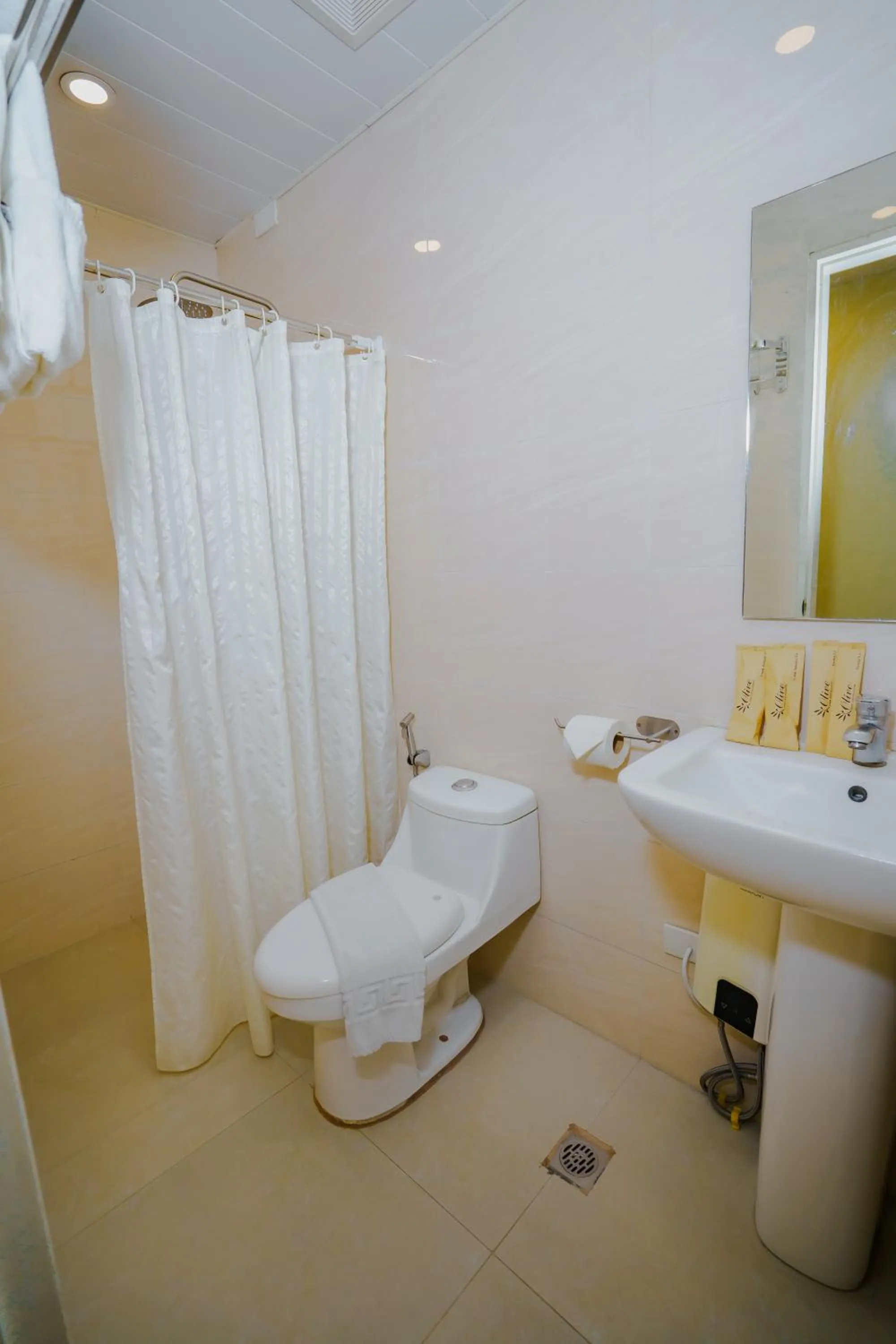 Bathroom in Olive Town Center and Hotel