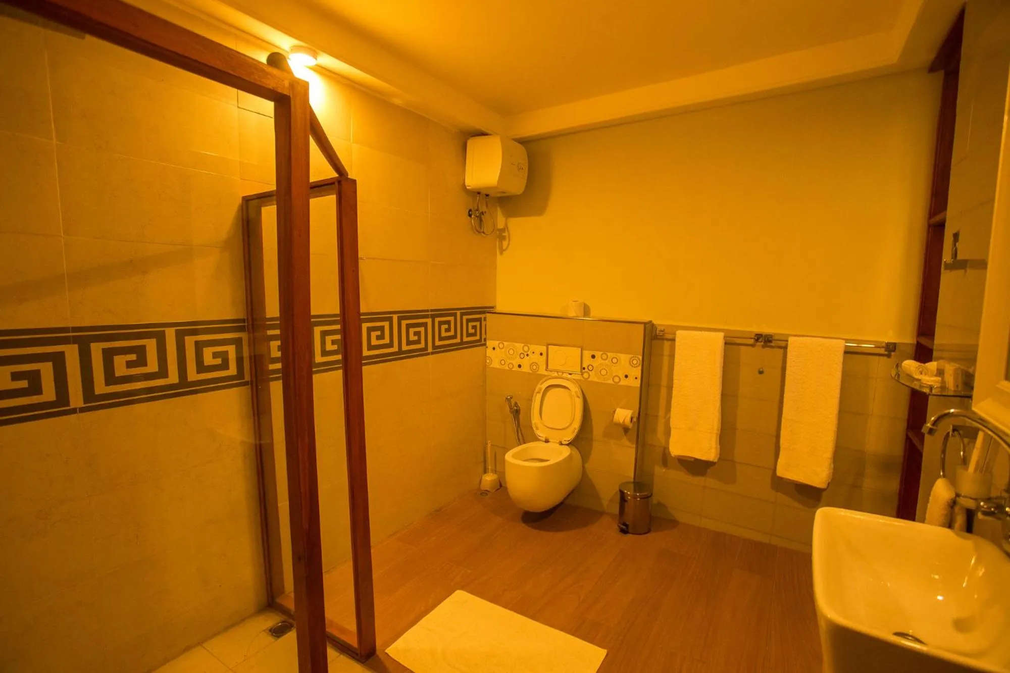 Amani Safari Lodge and Restaurant