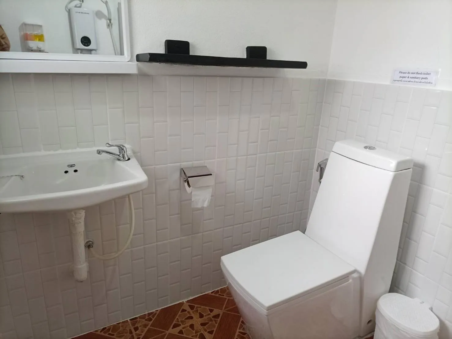 Toilet in Khaolak Banana Bungalow