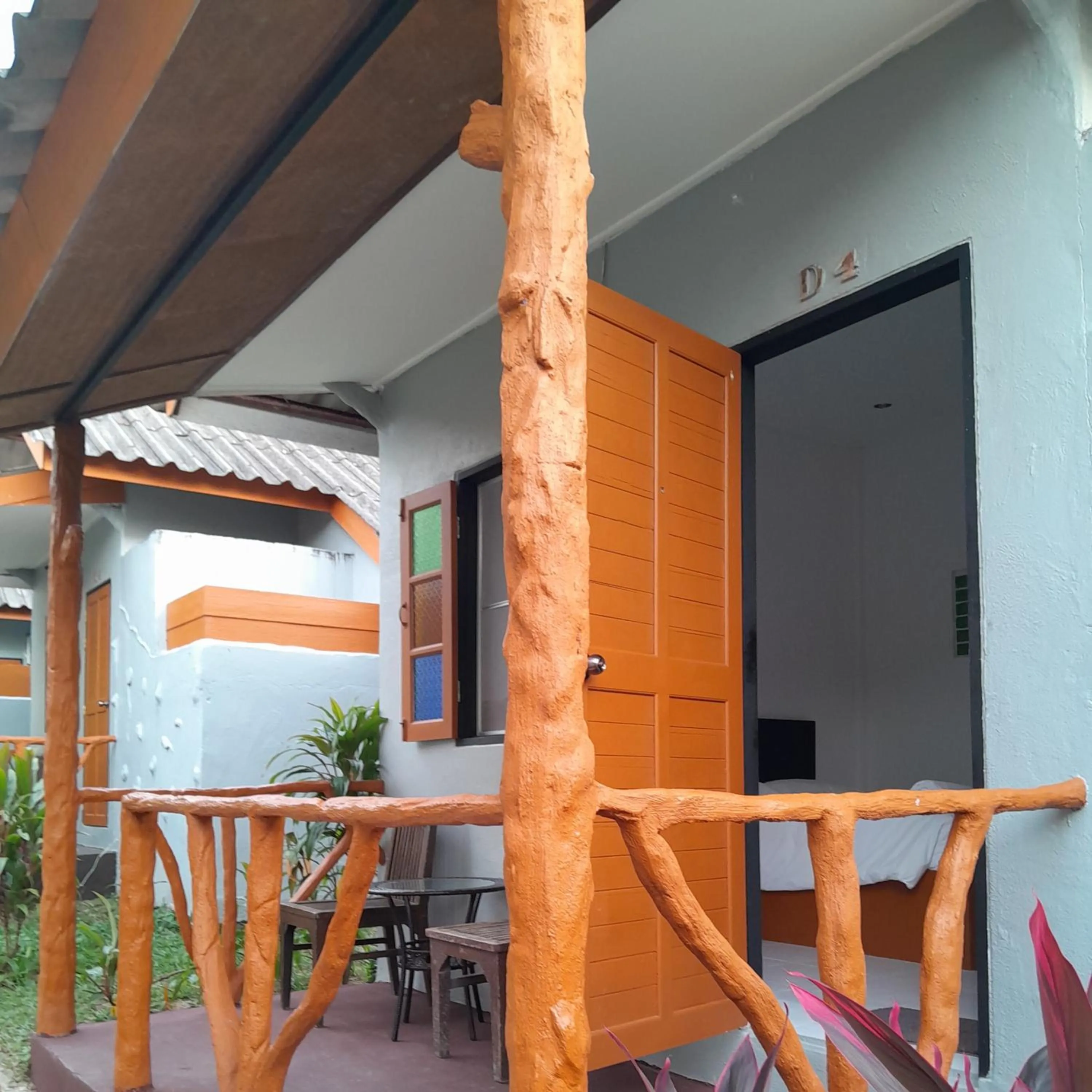 Khaolak Banana Bungalow