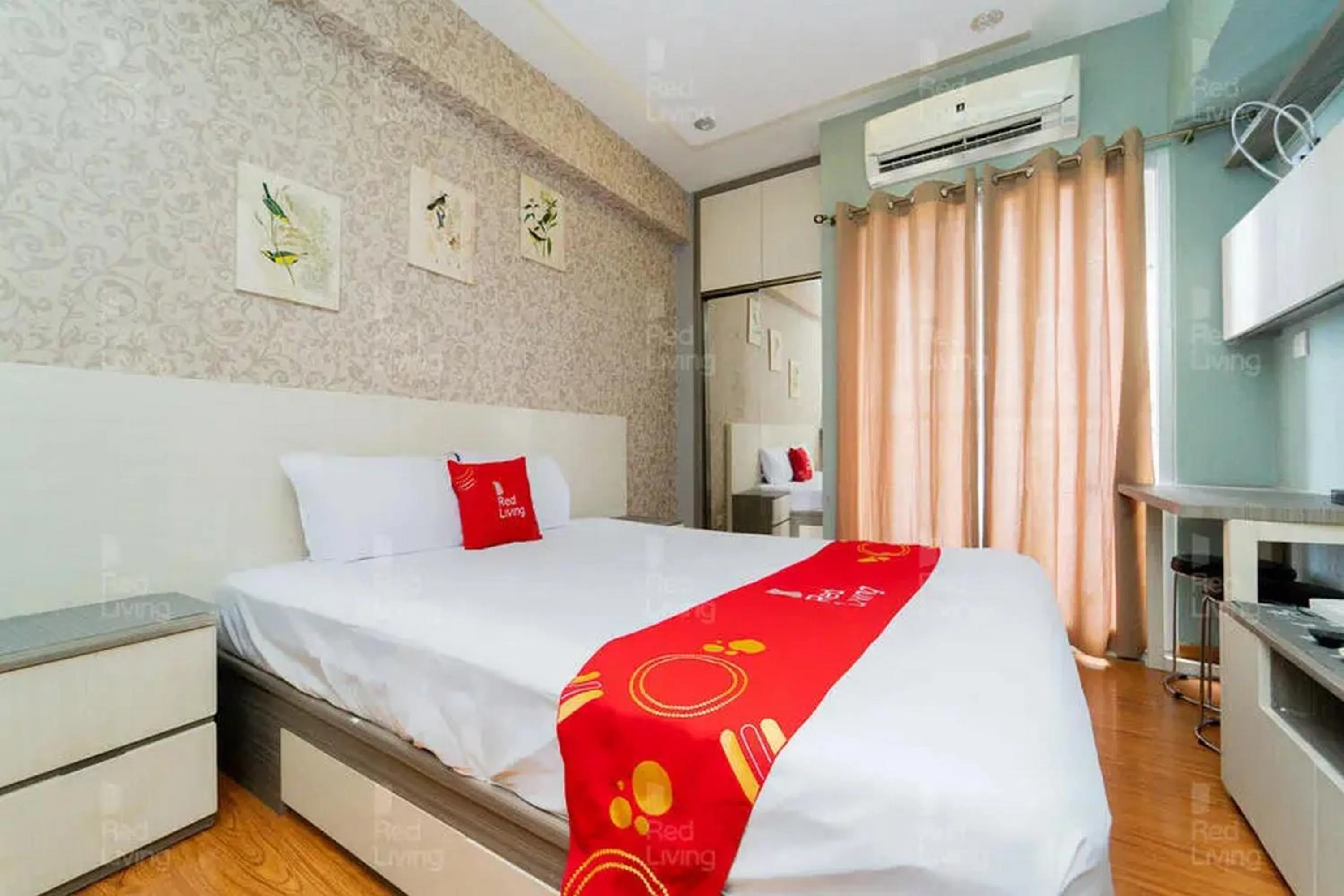 Bedroom, Bed in RedLiving Apartemen Serpong Green View - Sheena Property Tower B