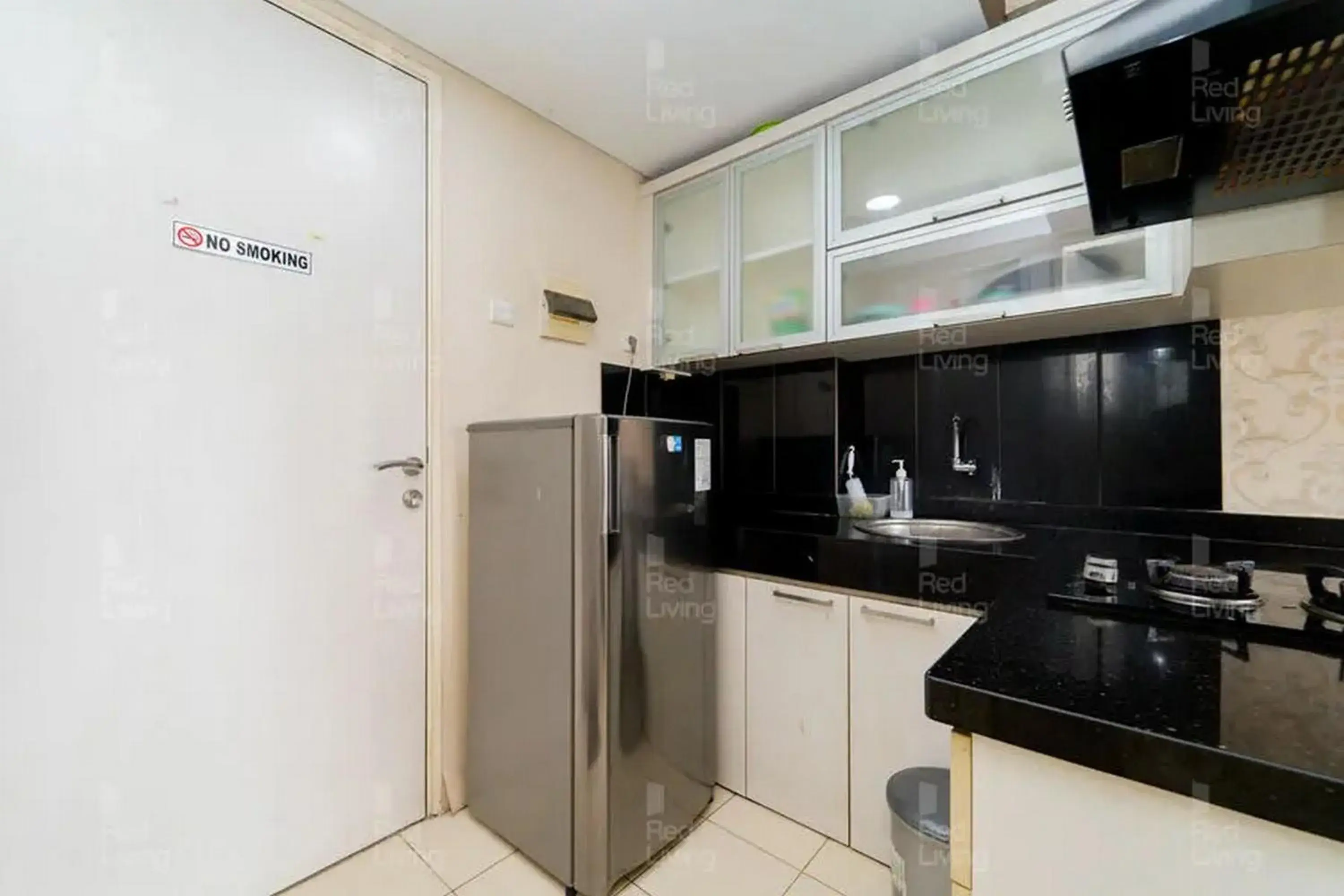 Kitchen or kitchenette in RedLiving Apartemen Serpong Green View - Sheena Property Tower B Kitchen or kitchenette in RedLiving Apartemen Serpong Green View - Sheena Property Tower B