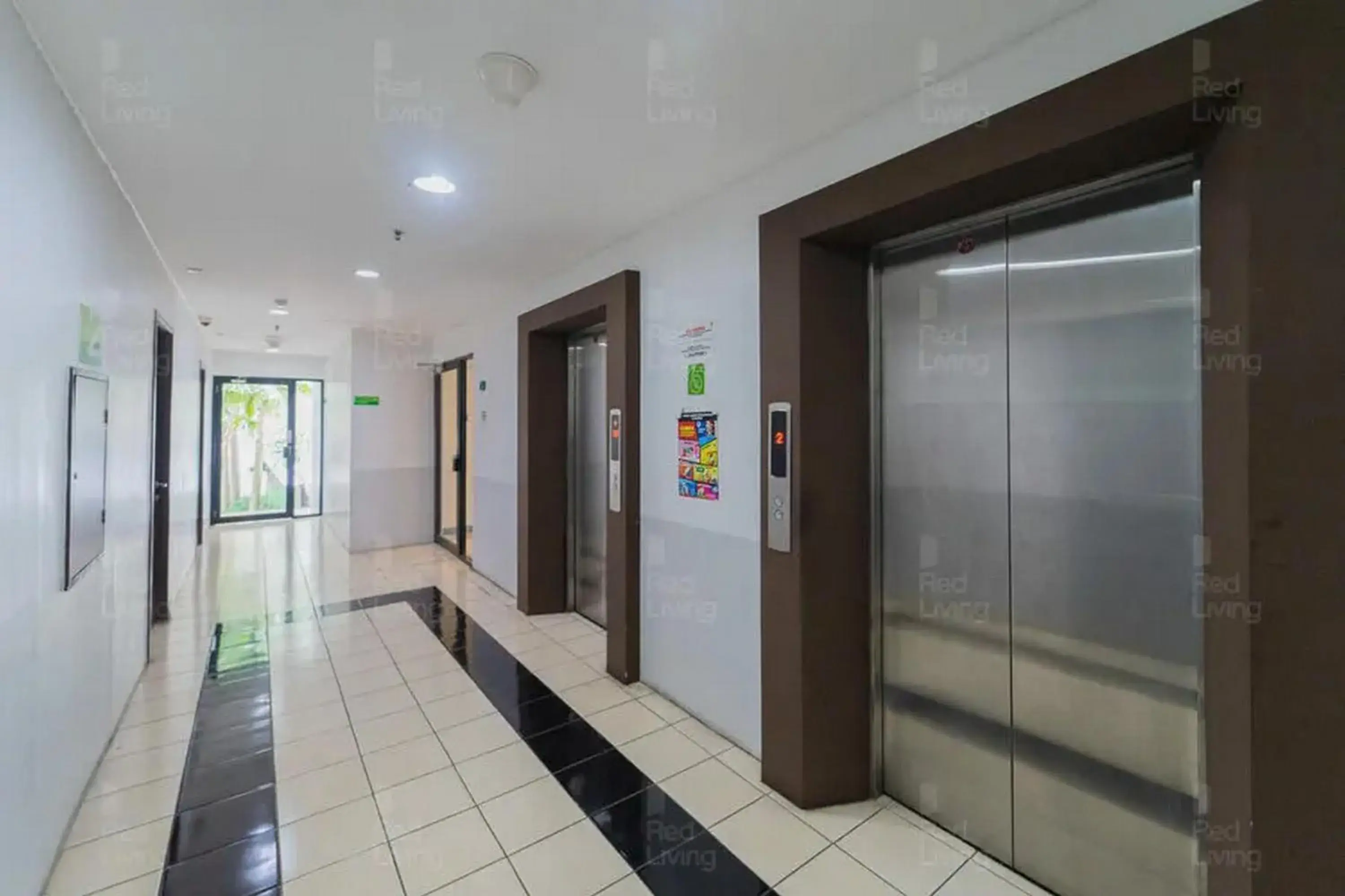 elevator in RedLiving Apartemen Serpong Green View - Sheena Property Tower B elevator in RedLiving Apartemen Serpong Green View - Sheena Property Tower B