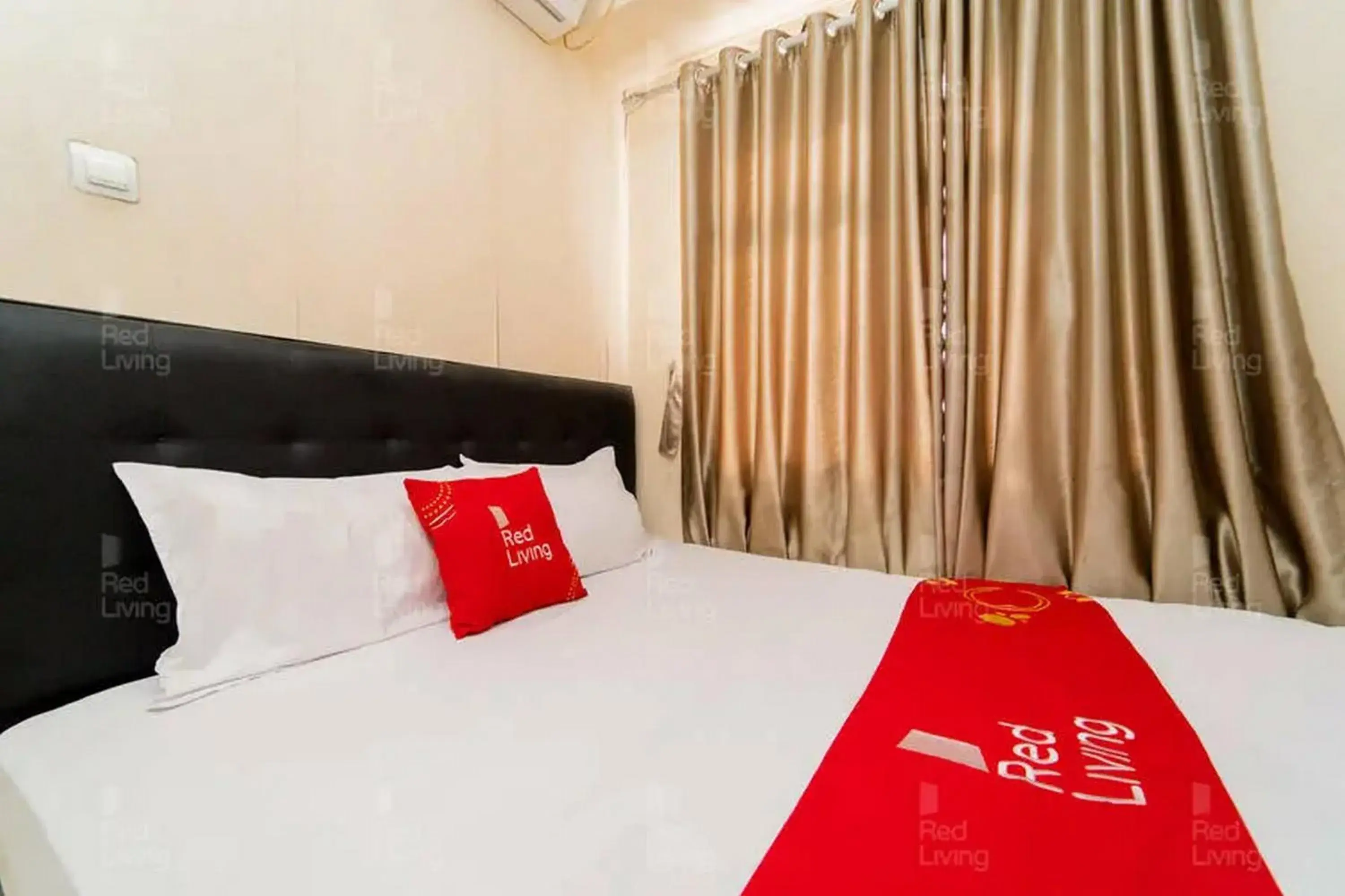 Bedroom, Bed in RedLiving Apartemen Serpong Green View - Sheena Property Tower B Bedroom, Bed in RedLiving Apartemen Serpong Green View - Sheena Property Tower B