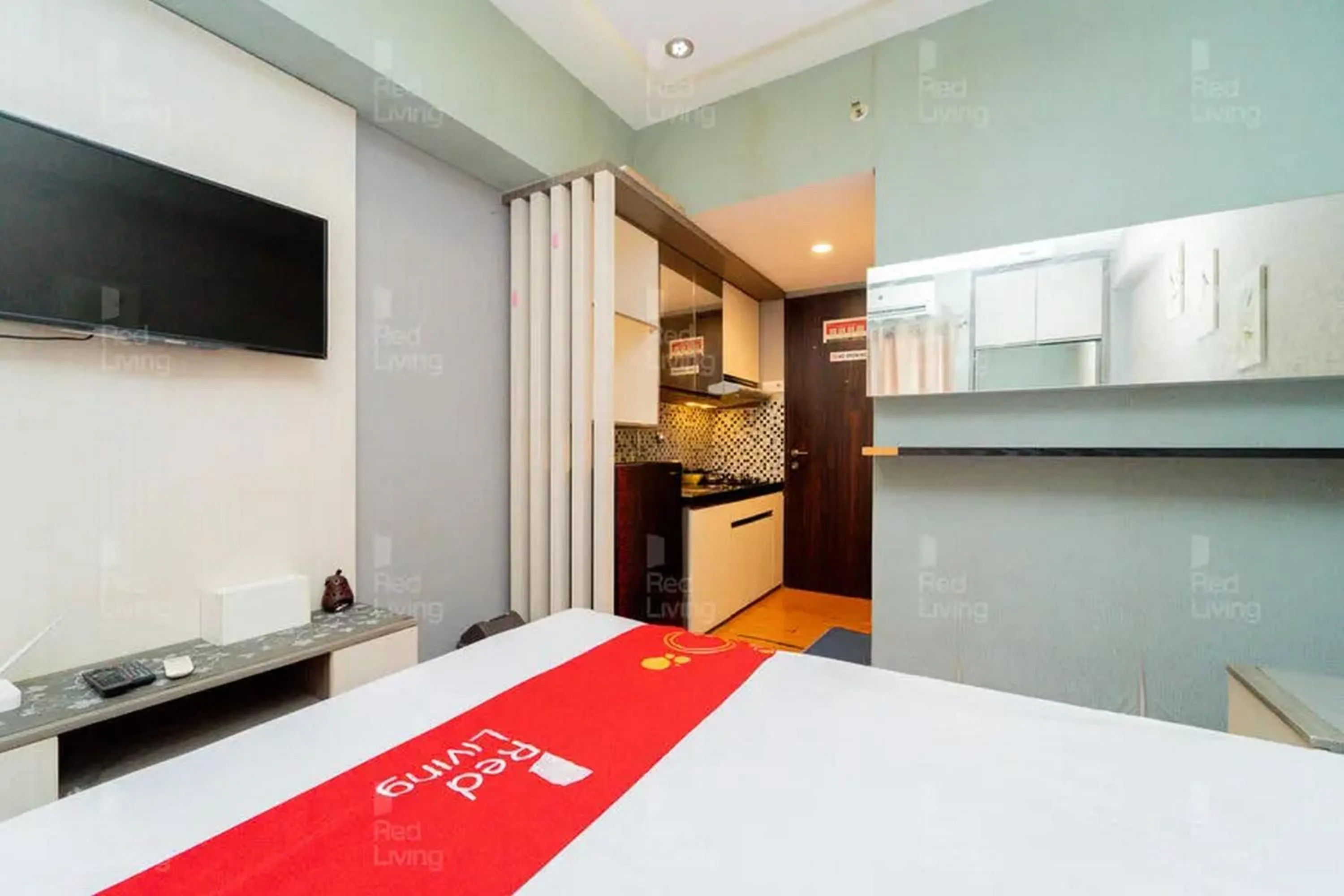 Bedroom, Bed in RedLiving Apartemen Serpong Green View - Sheena Property Tower B